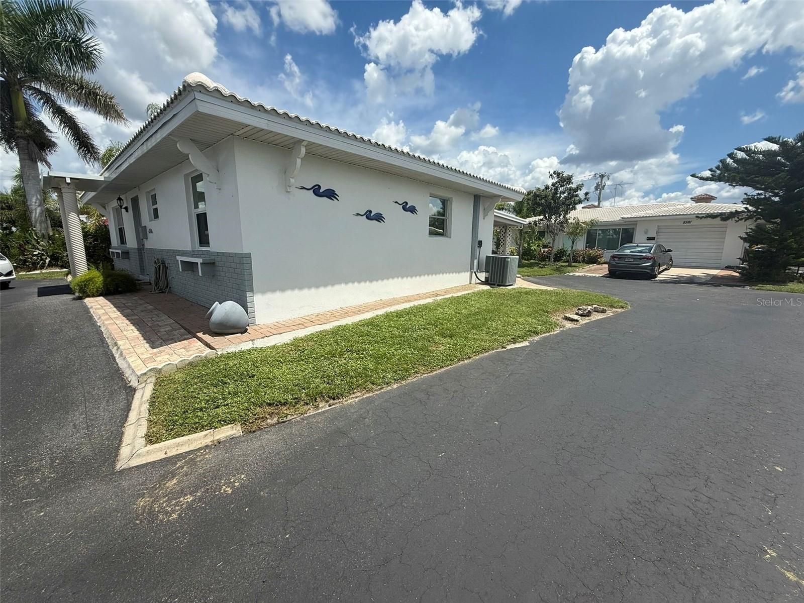 Image 3 of 16 For 8571 Pickwick Road