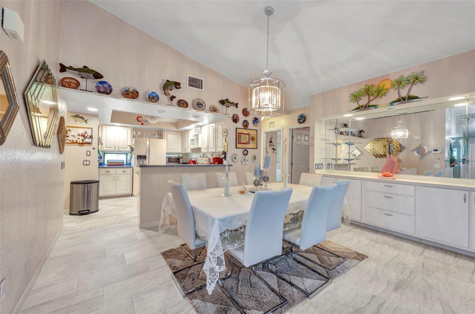 Listing photo id 8 for 2298 Cedarwood Street