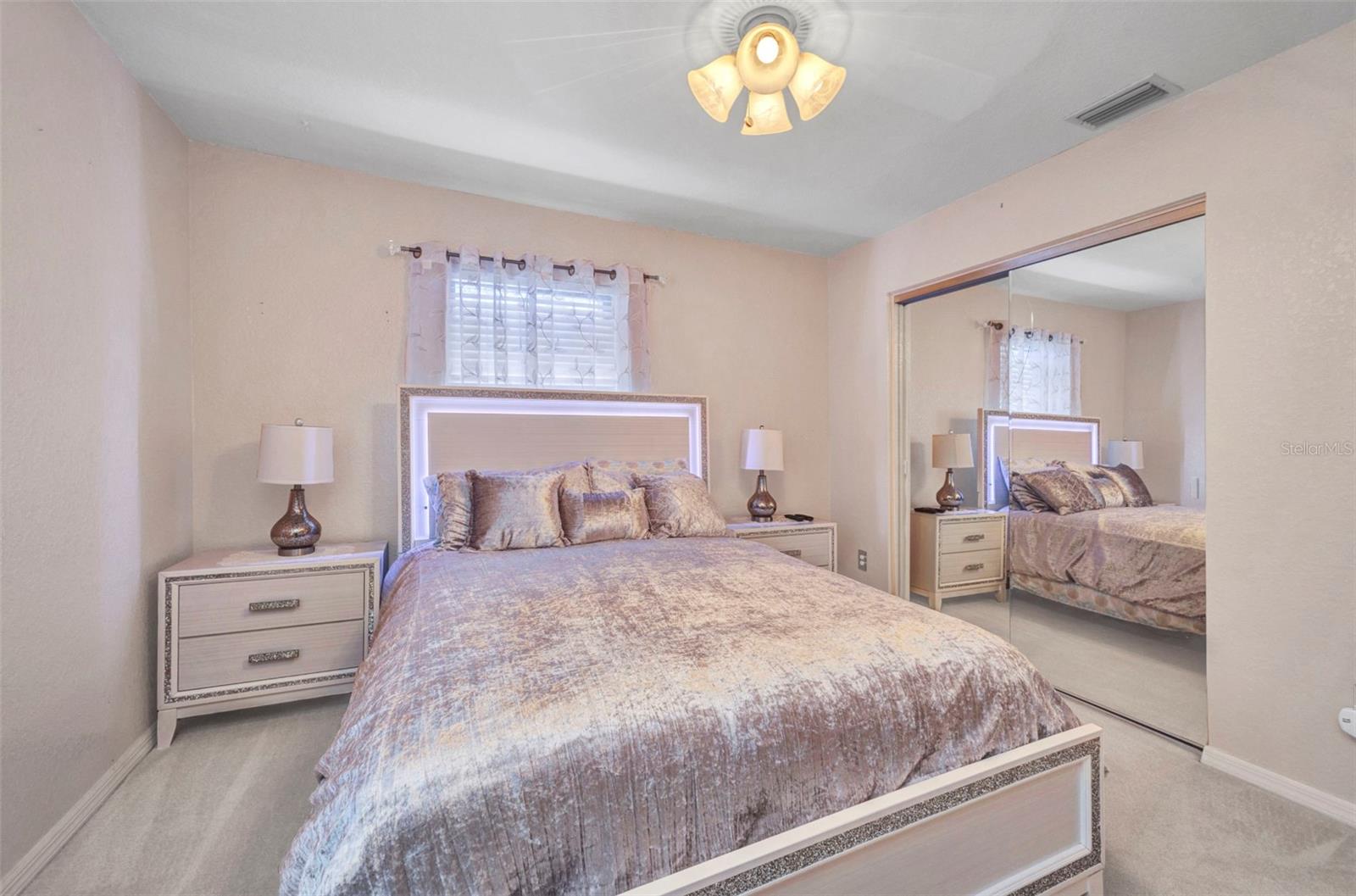 Listing photo id 13 for 2298 Cedarwood Street