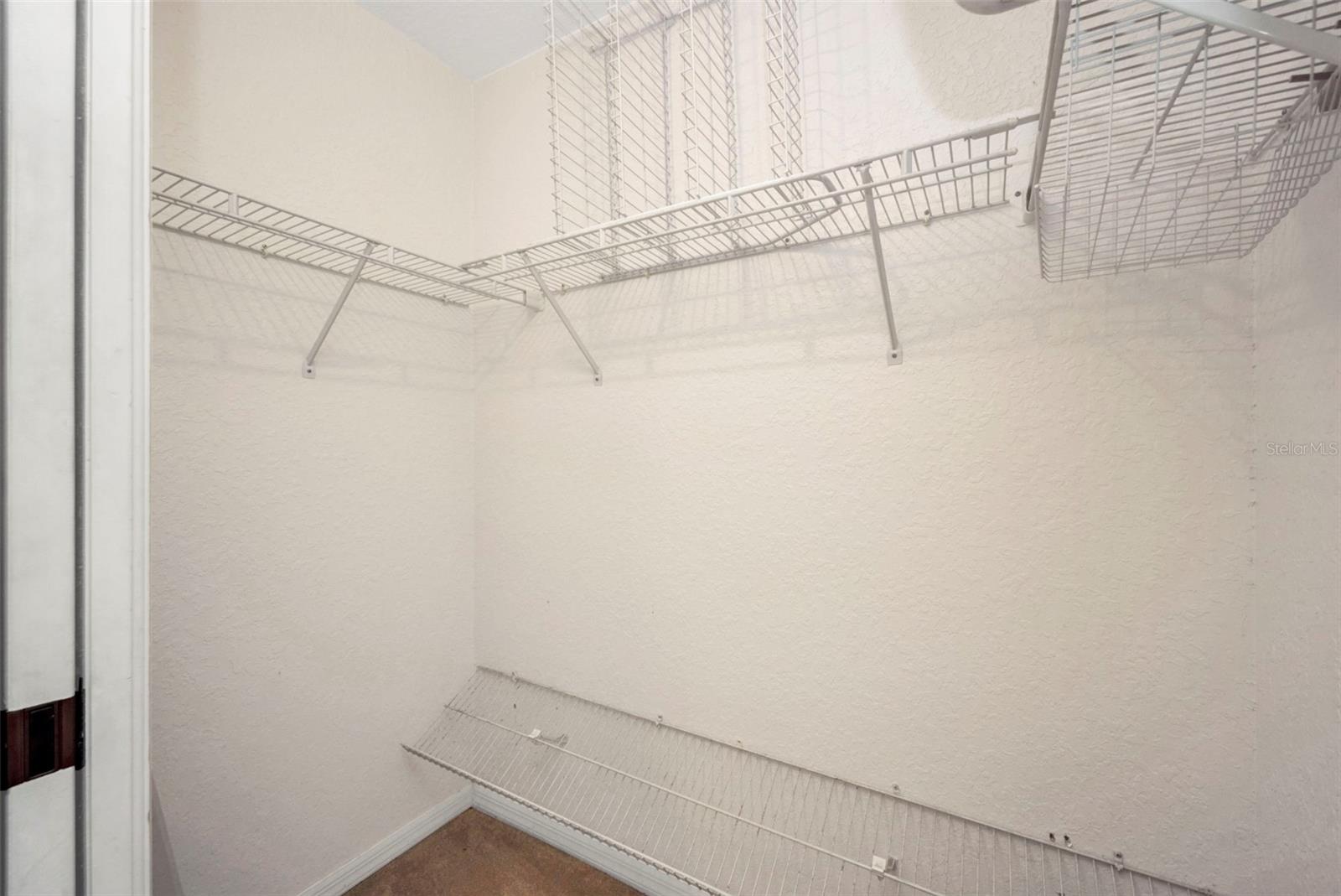 Listing photo id 18 for 2298 Cedarwood Street