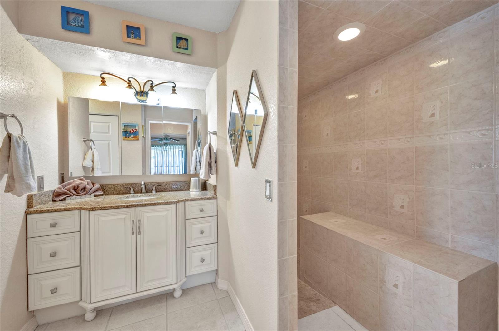 Listing photo id 19 for 2298 Cedarwood Street