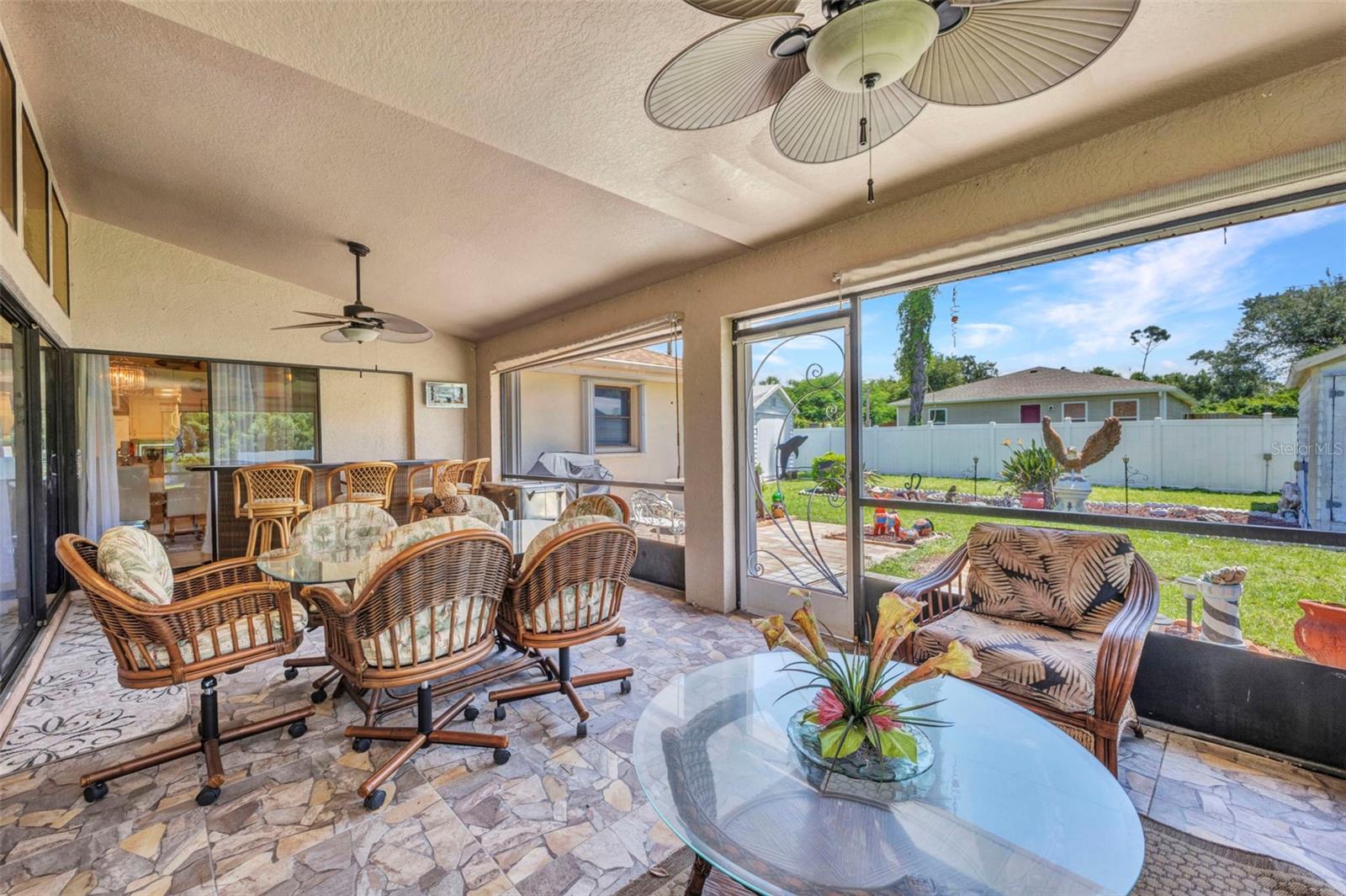 Listing photo id 23 for 2298 Cedarwood Street