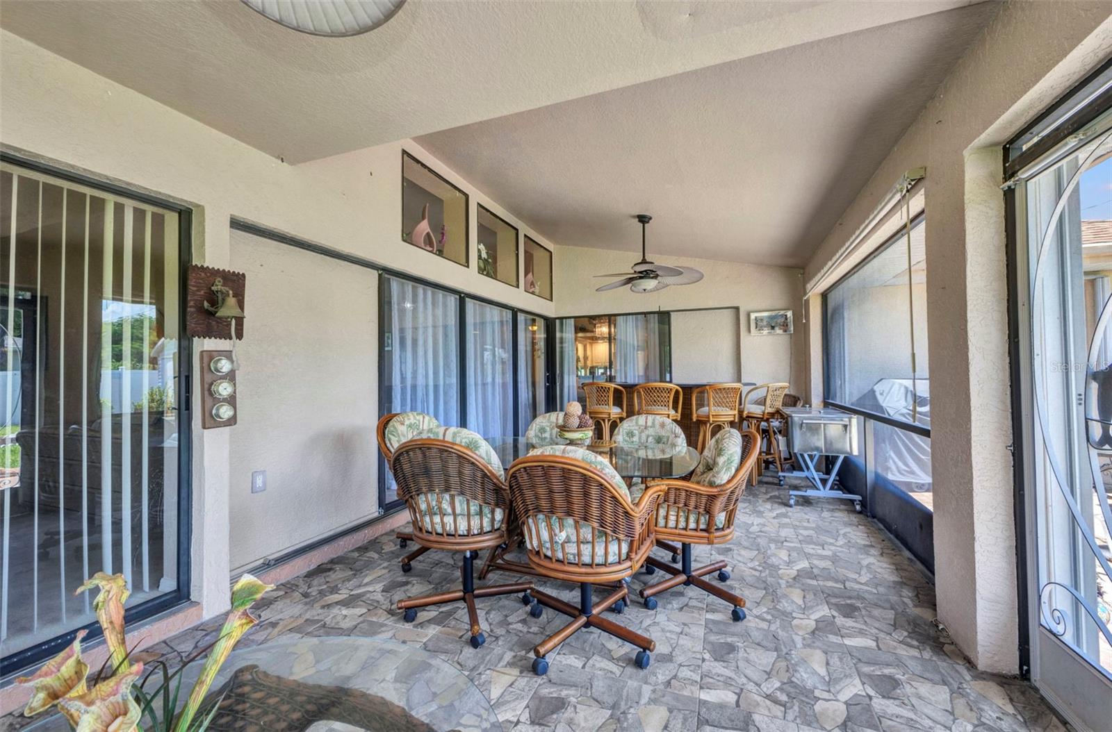 Listing photo id 24 for 2298 Cedarwood Street