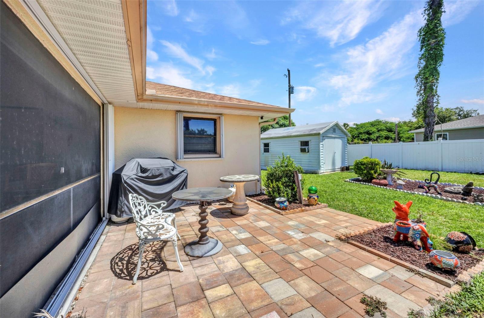 Listing photo id 25 for 2298 Cedarwood Street