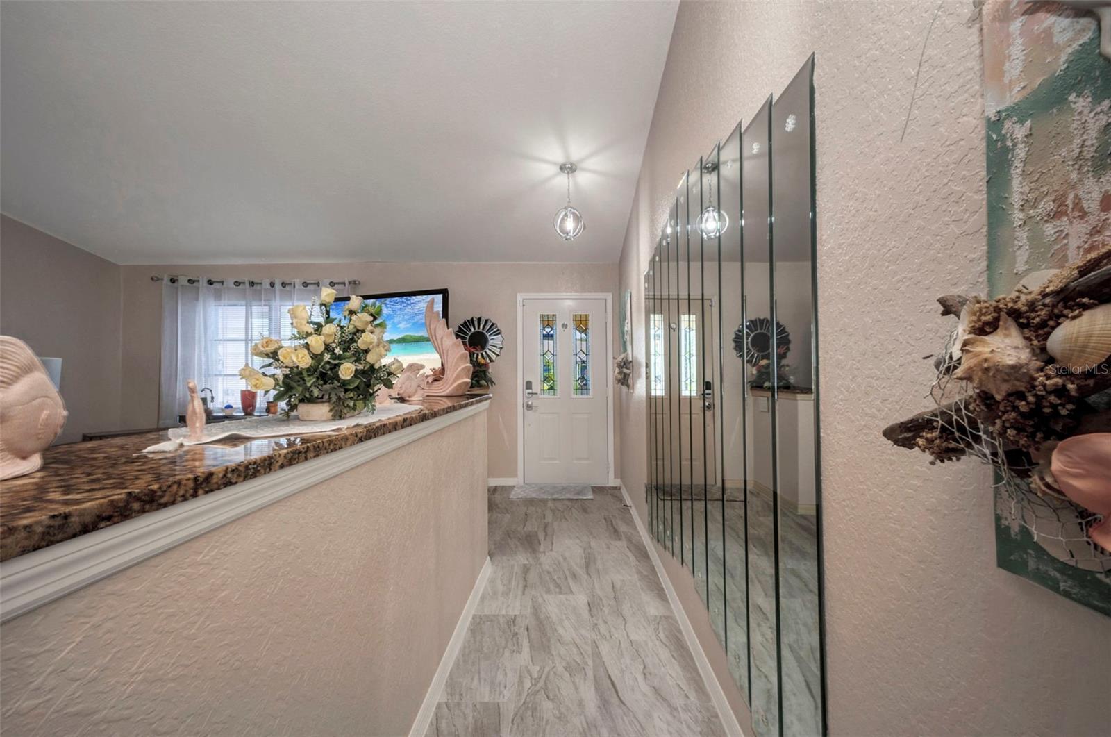 Listing photo id 1 for 2298 Cedarwood Street