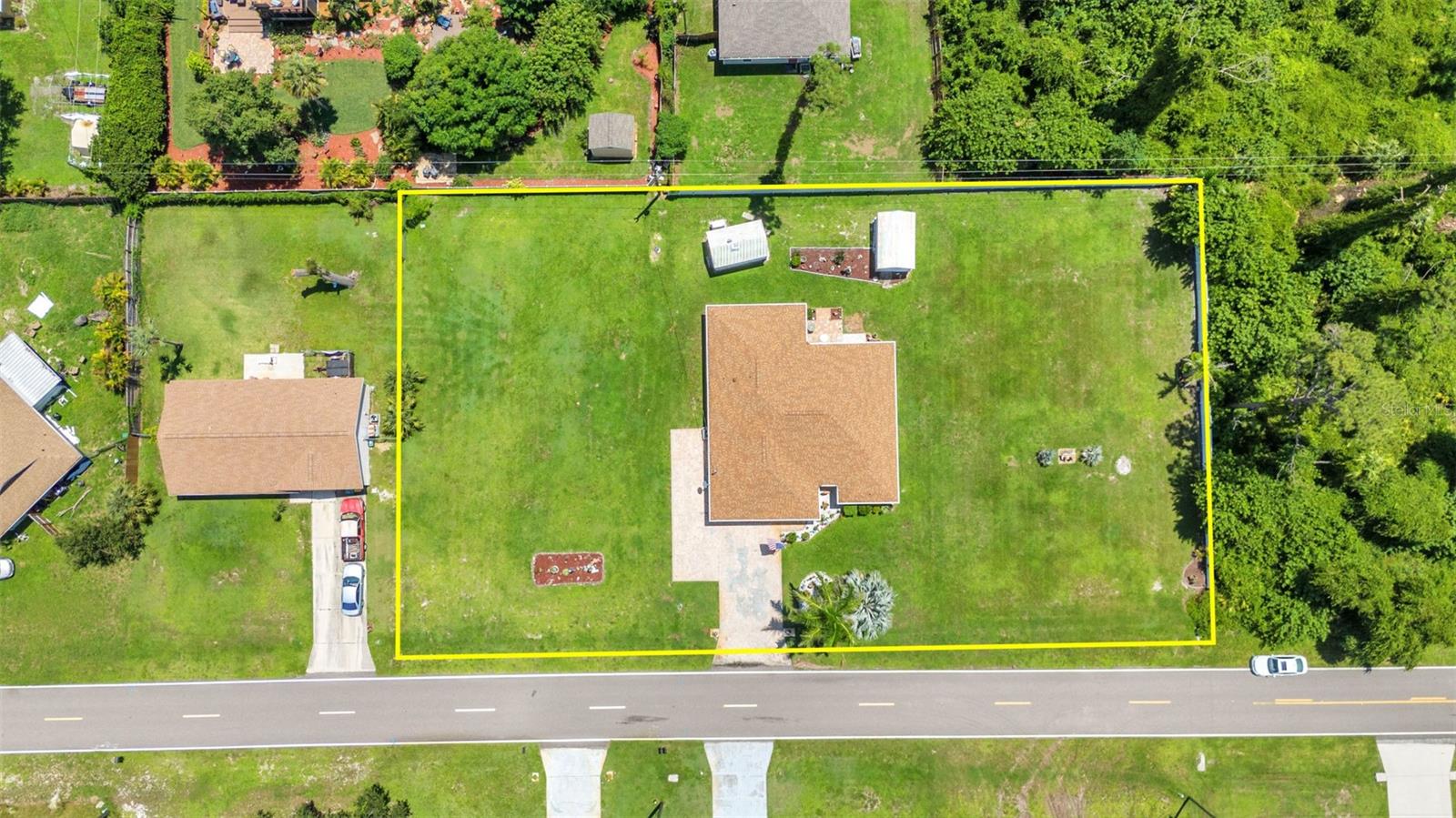 Listing photo id 35 for 2298 Cedarwood Street