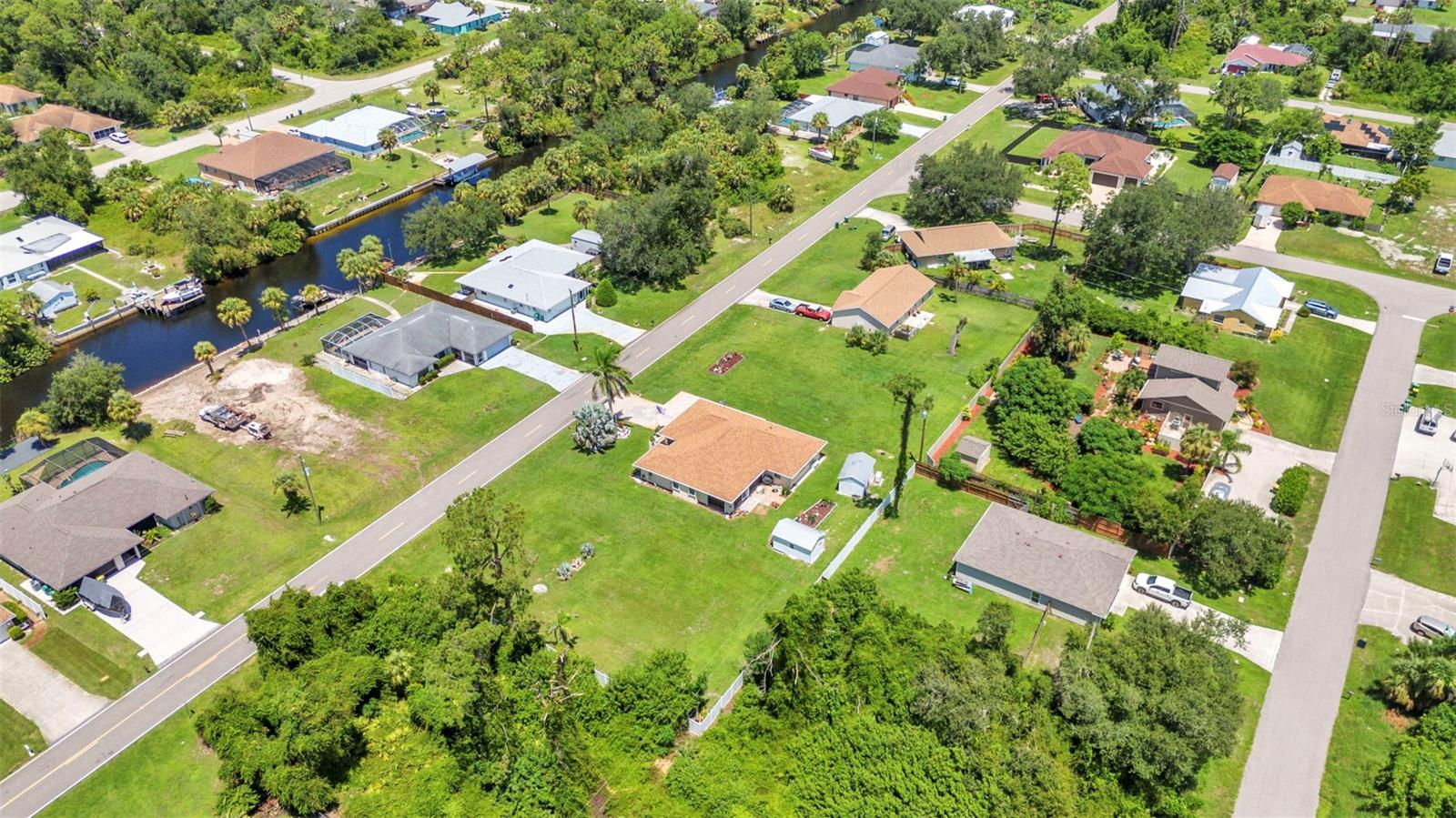 Listing photo id 43 for 2298 Cedarwood Street