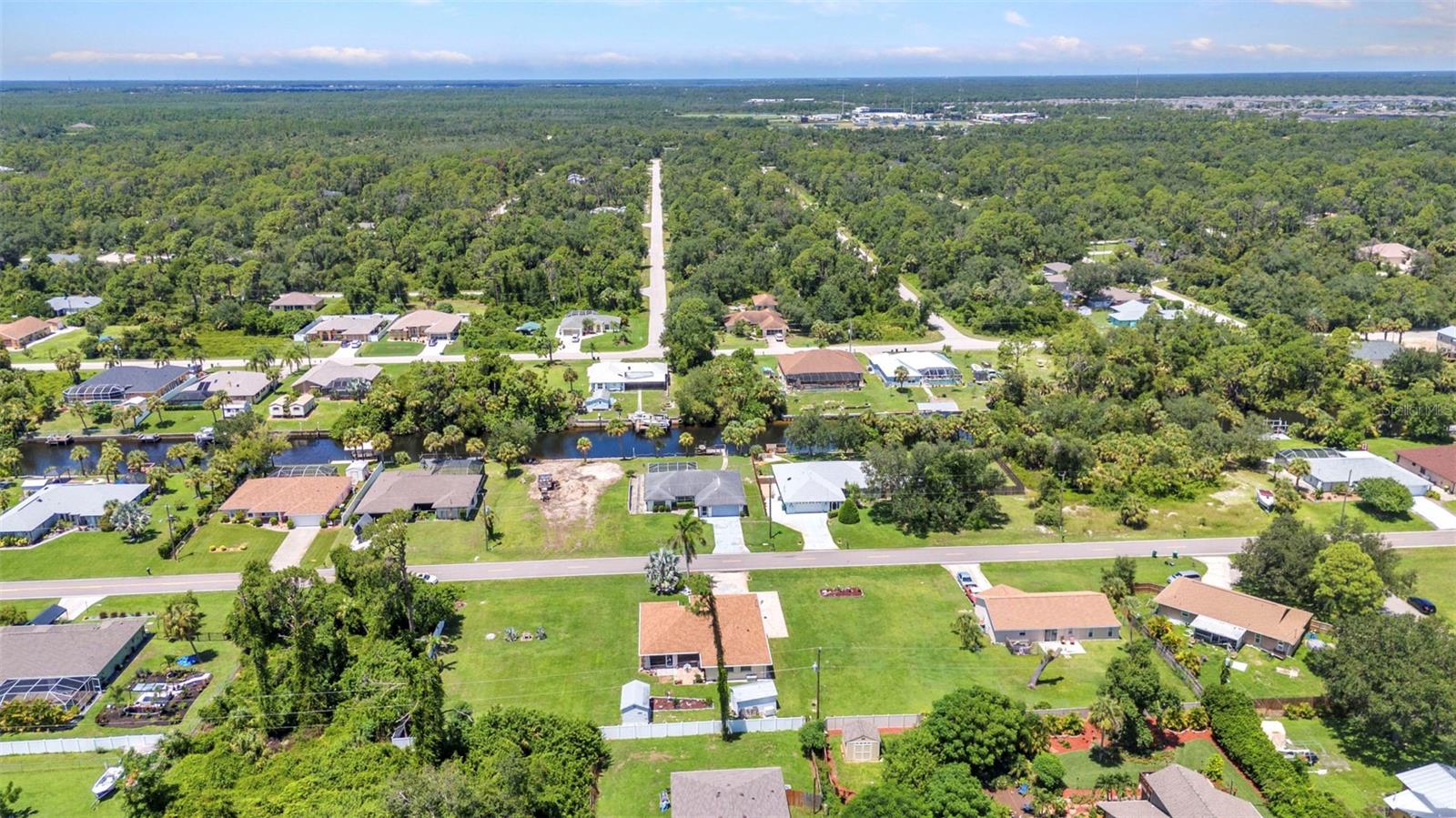 Listing photo id 44 for 2298 Cedarwood Street