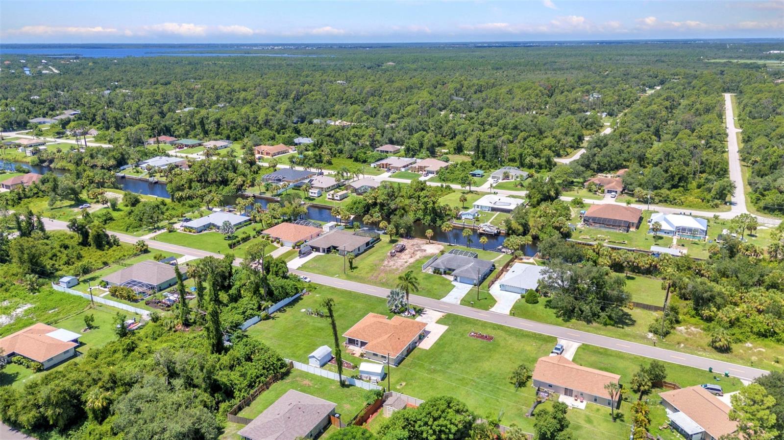 Listing photo id 46 for 2298 Cedarwood Street