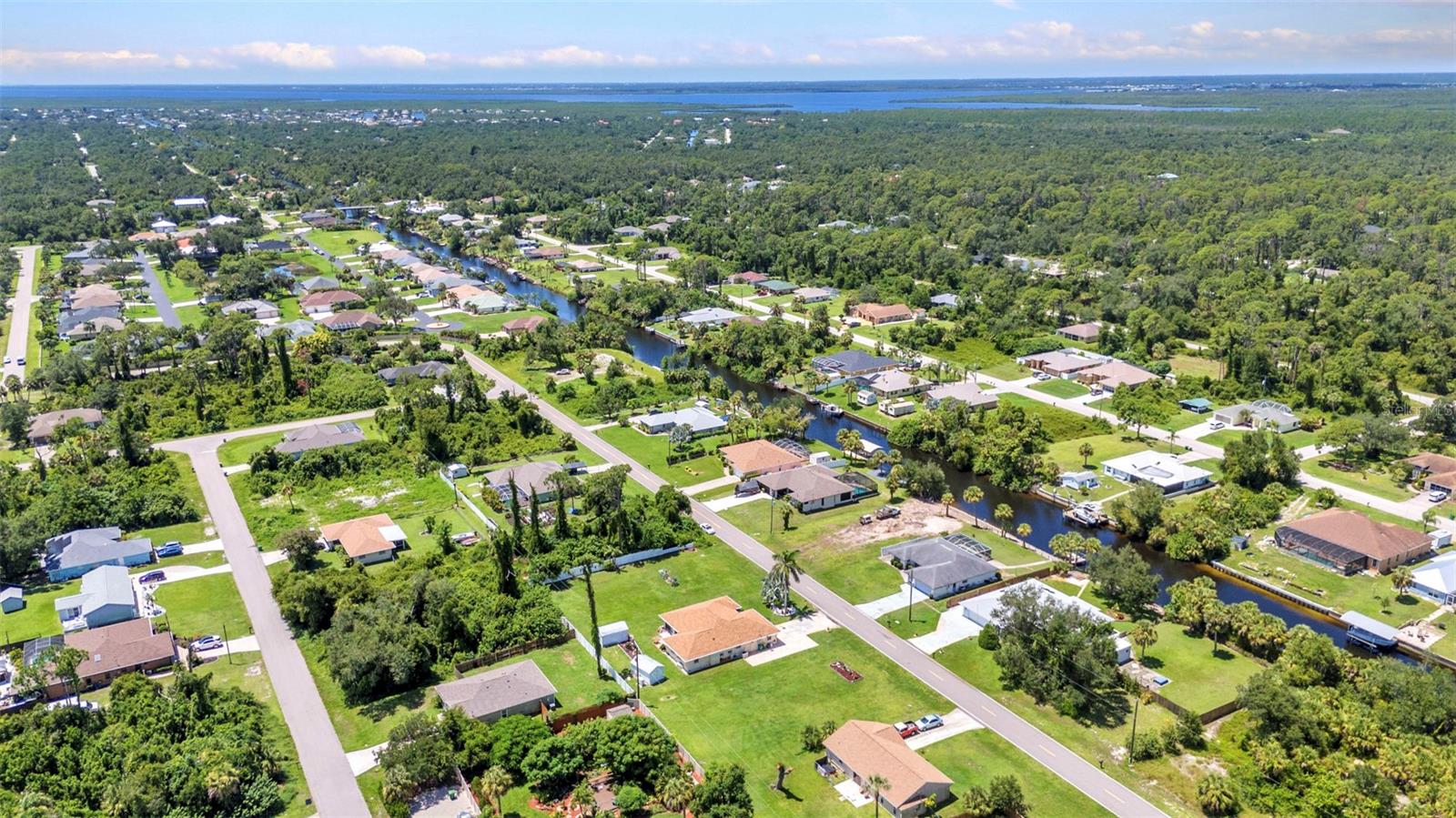 Listing photo id 47 for 2298 Cedarwood Street