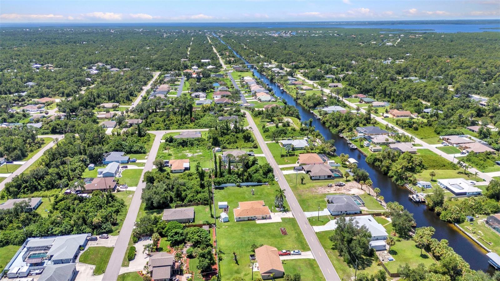 Listing photo id 49 for 2298 Cedarwood Street