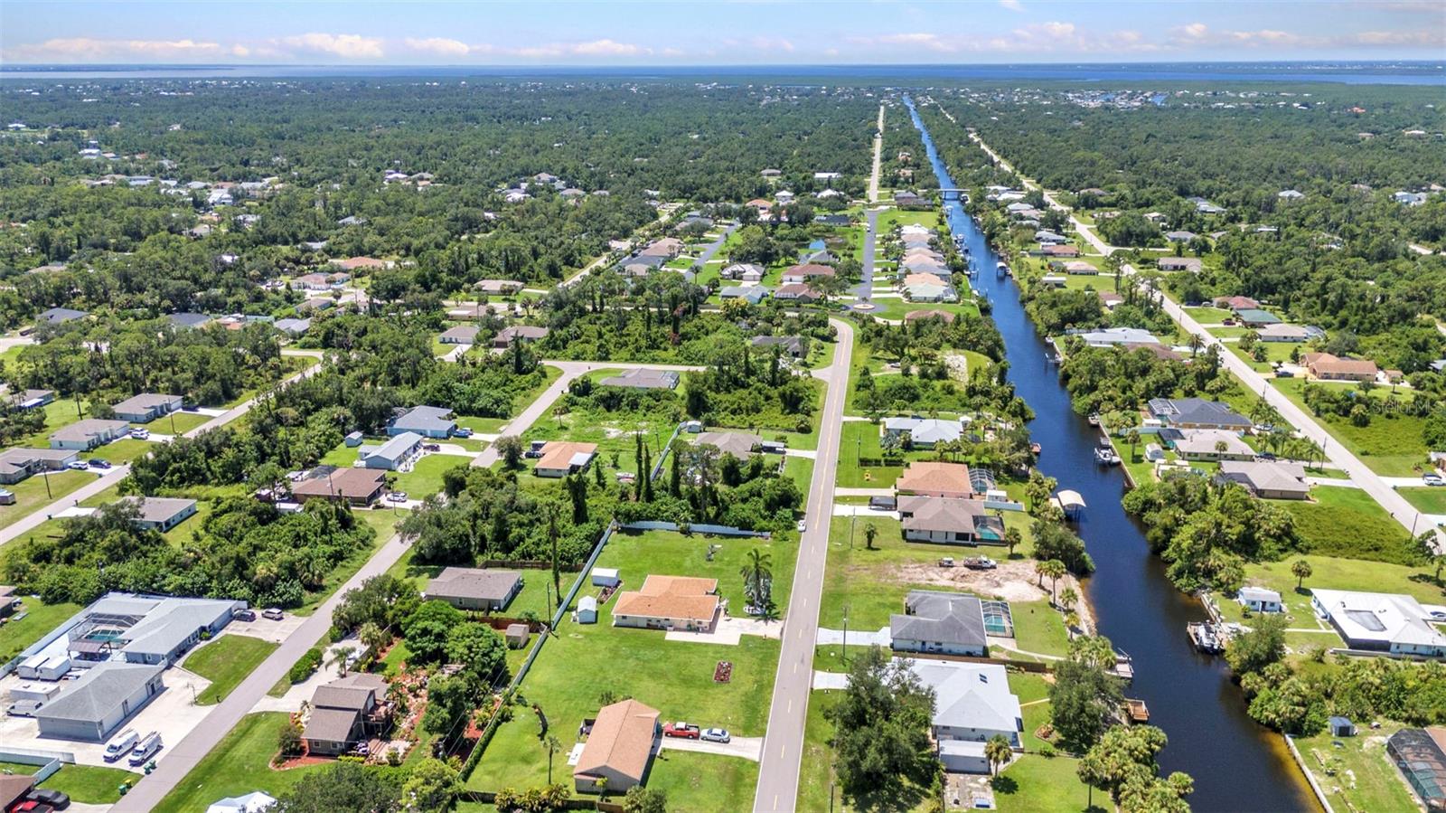 Listing photo id 50 for 2298 Cedarwood Street