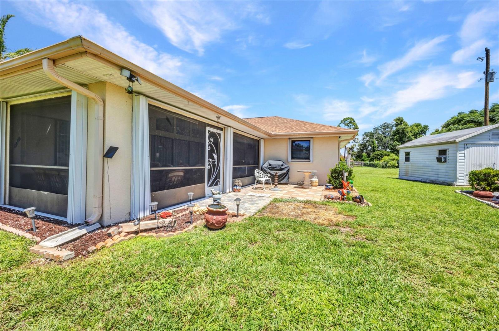 Listing photo id 53 for 2298 Cedarwood Street