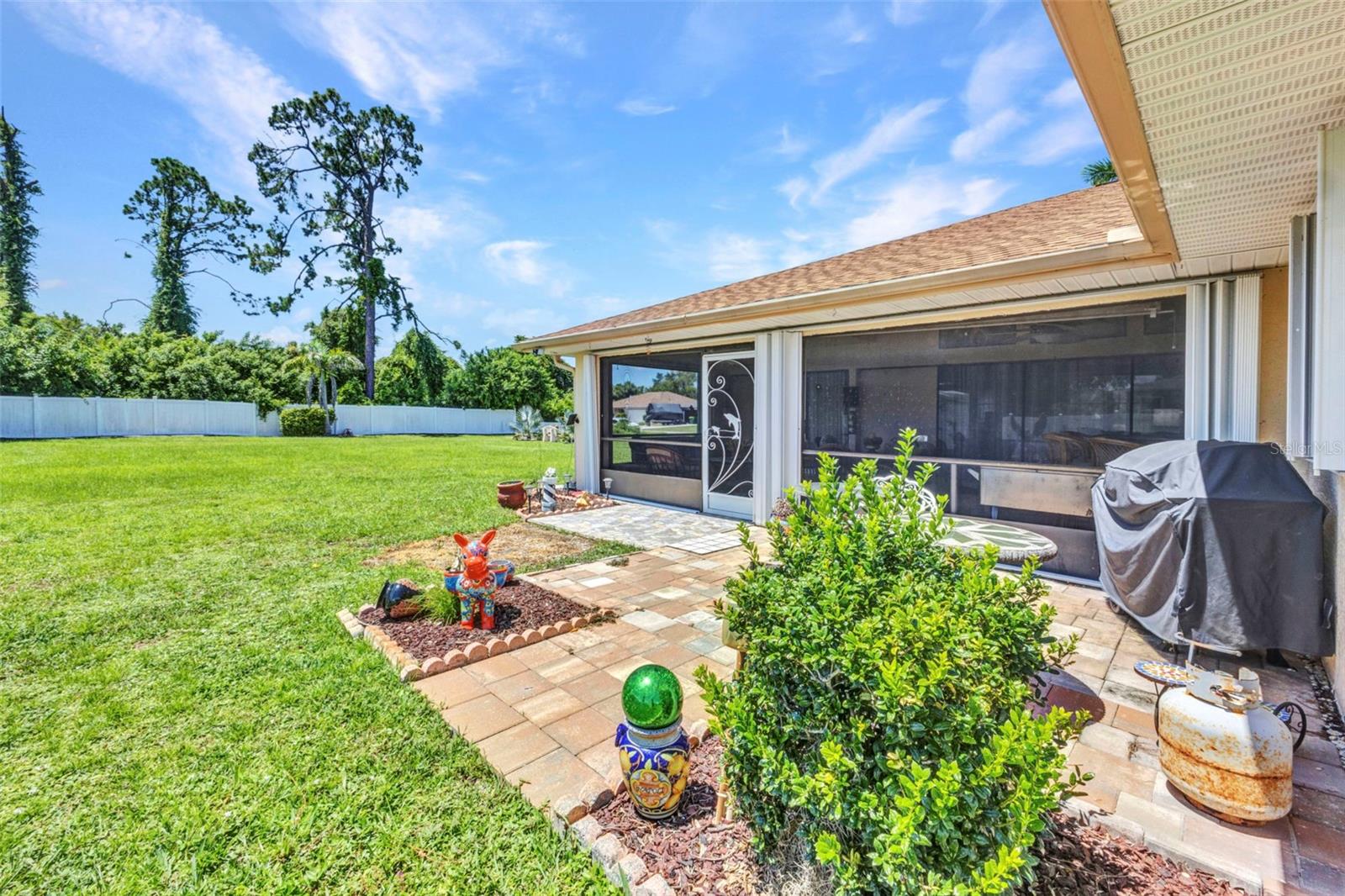 Listing photo id 56 for 2298 Cedarwood Street