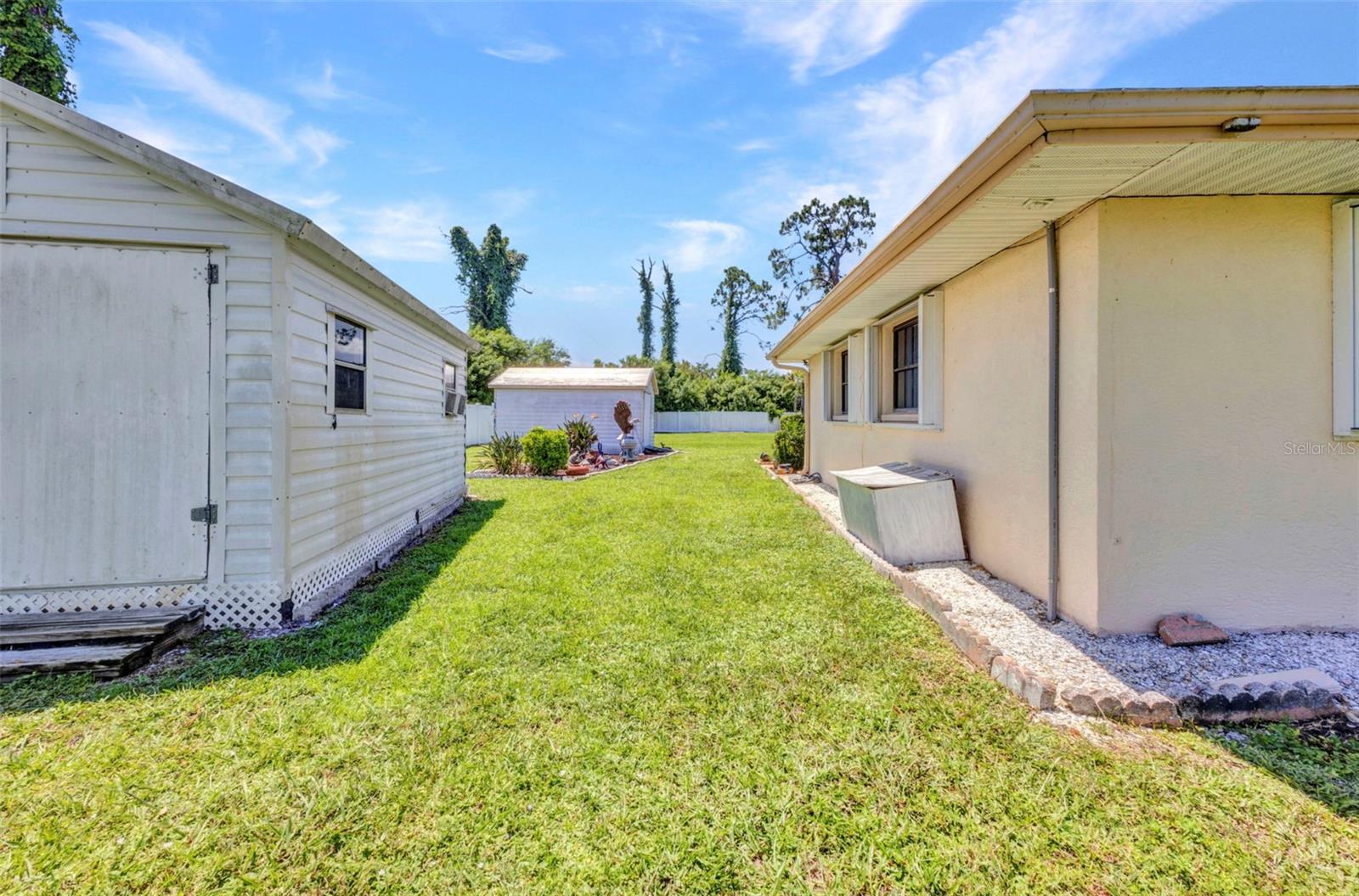 Listing photo id 58 for 2298 Cedarwood Street