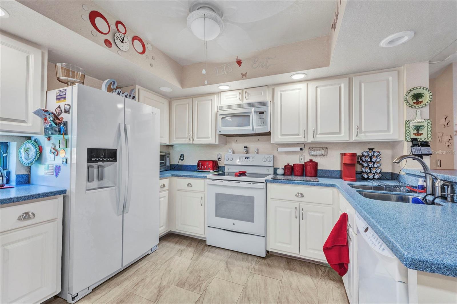 Listing photo id 5 for 2298 Cedarwood Street