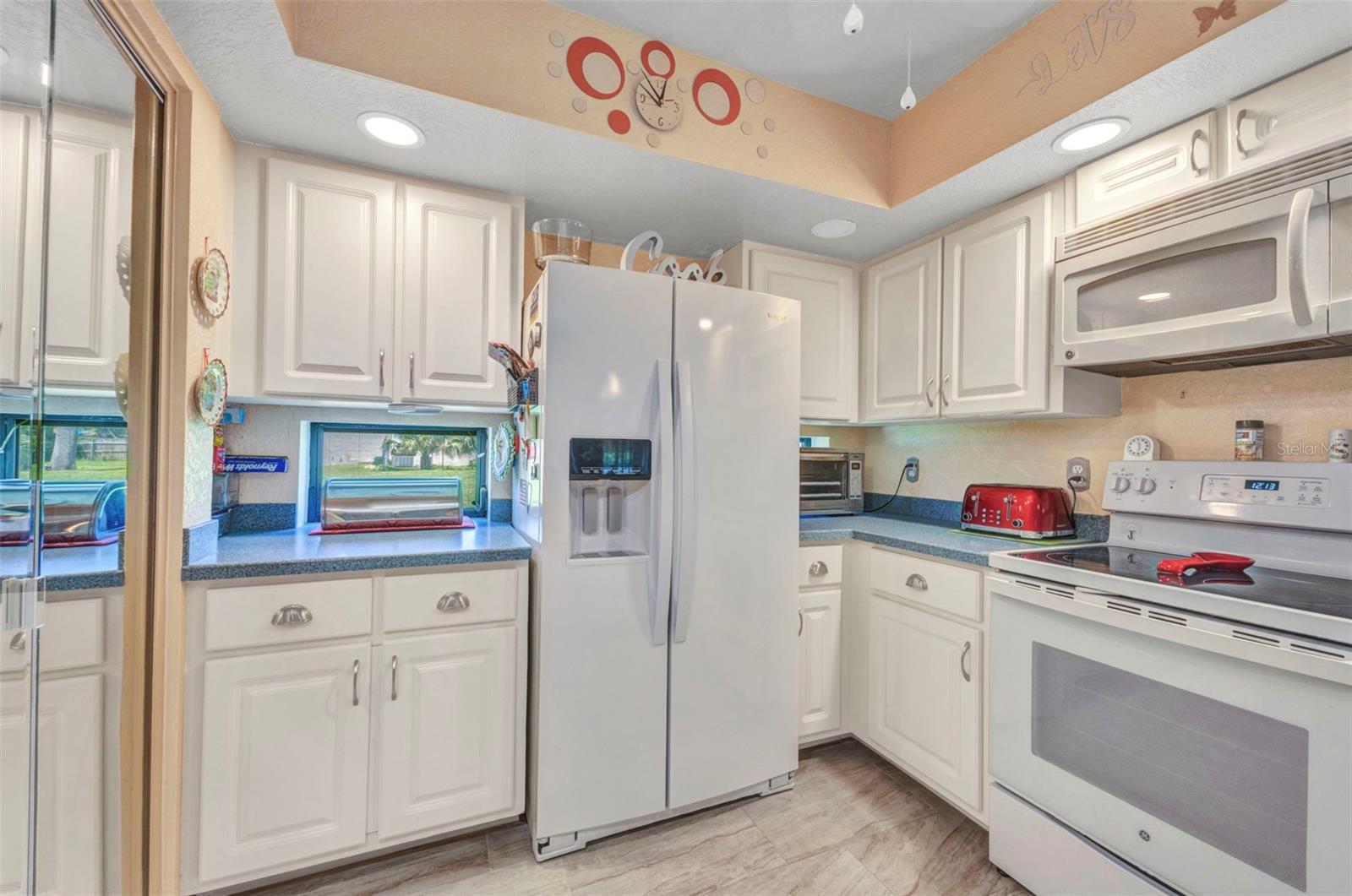 Listing photo id 6 for 2298 Cedarwood Street