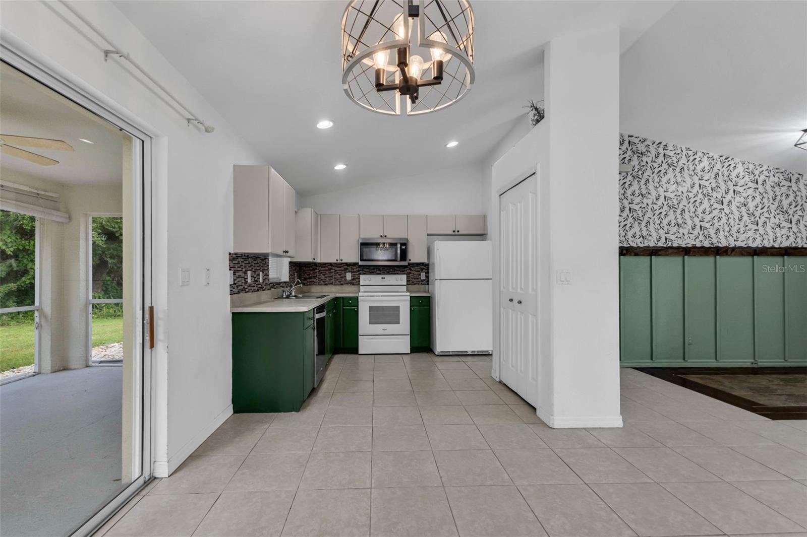 Listing photo id 8 for 1191 Nebraska Lane