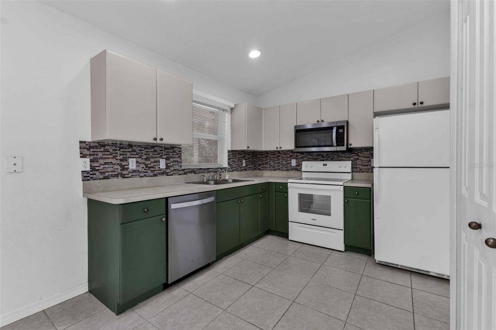 Listing photo id 9 for 1191 Nebraska Lane