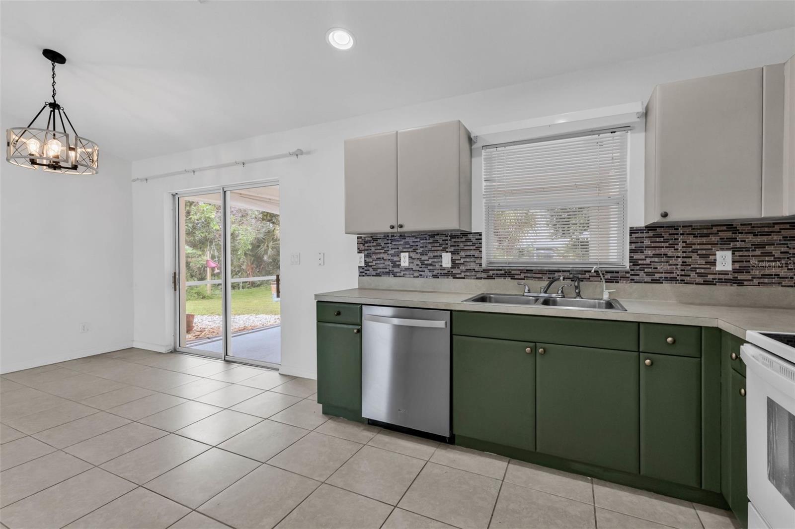 Listing photo id 10 for 1191 Nebraska Lane