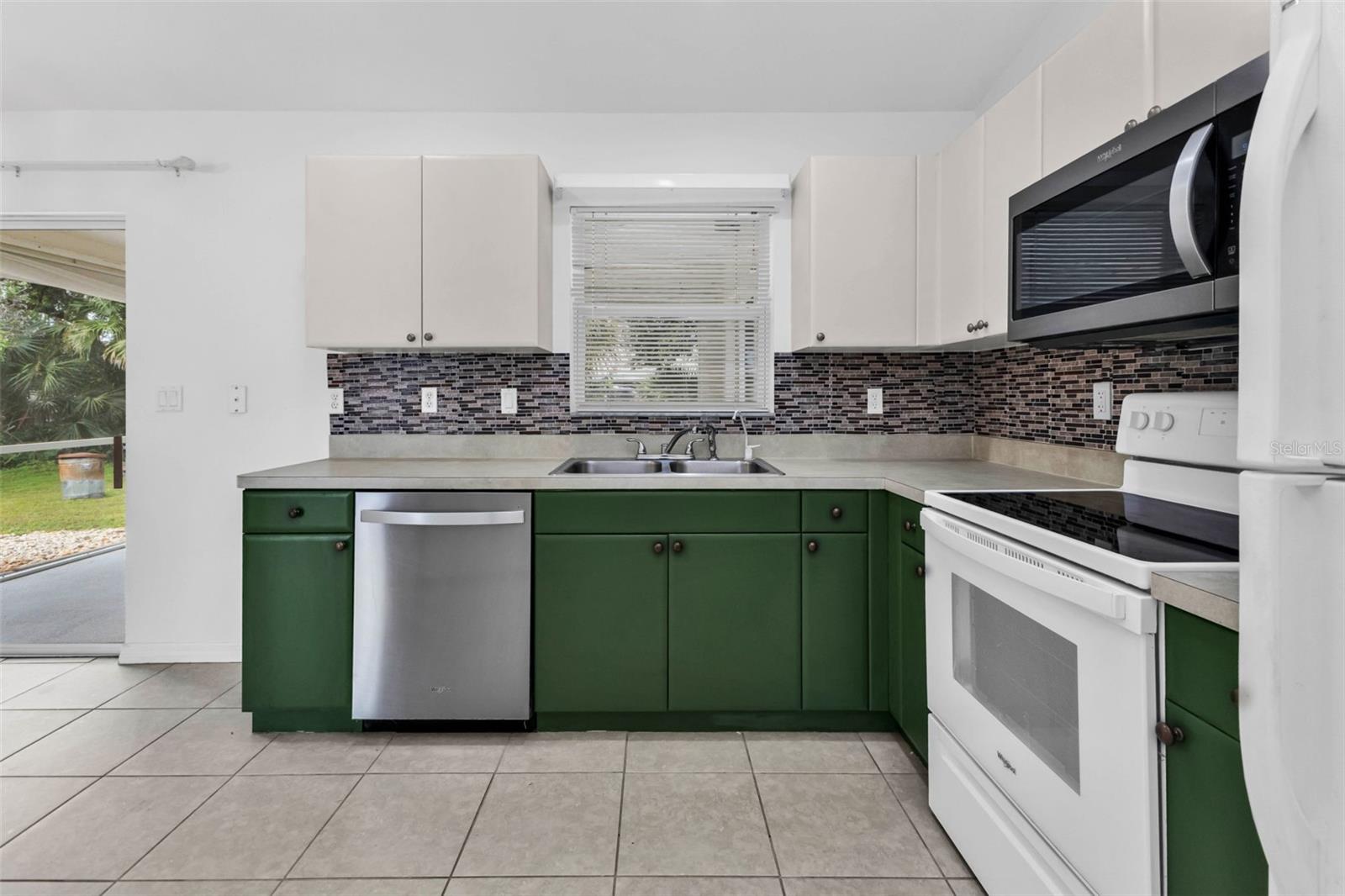 Listing photo id 11 for 1191 Nebraska Lane