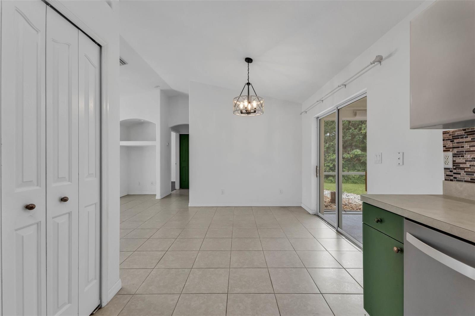 Listing photo id 12 for 1191 Nebraska Lane