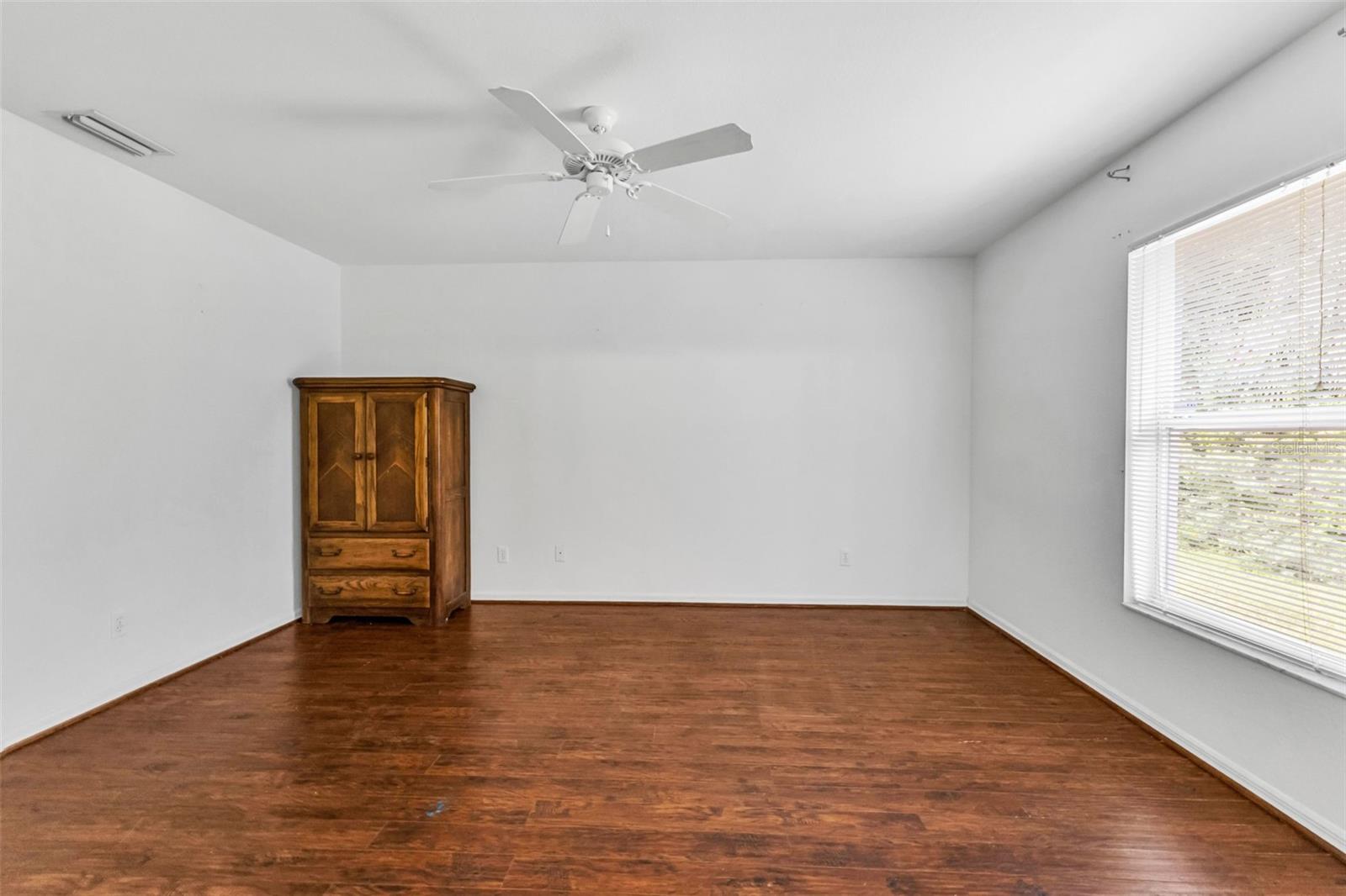 Listing photo id 25 for 1191 Nebraska Lane