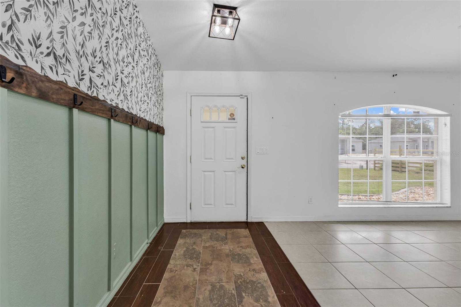 Listing photo id 2 for 1191 Nebraska Lane