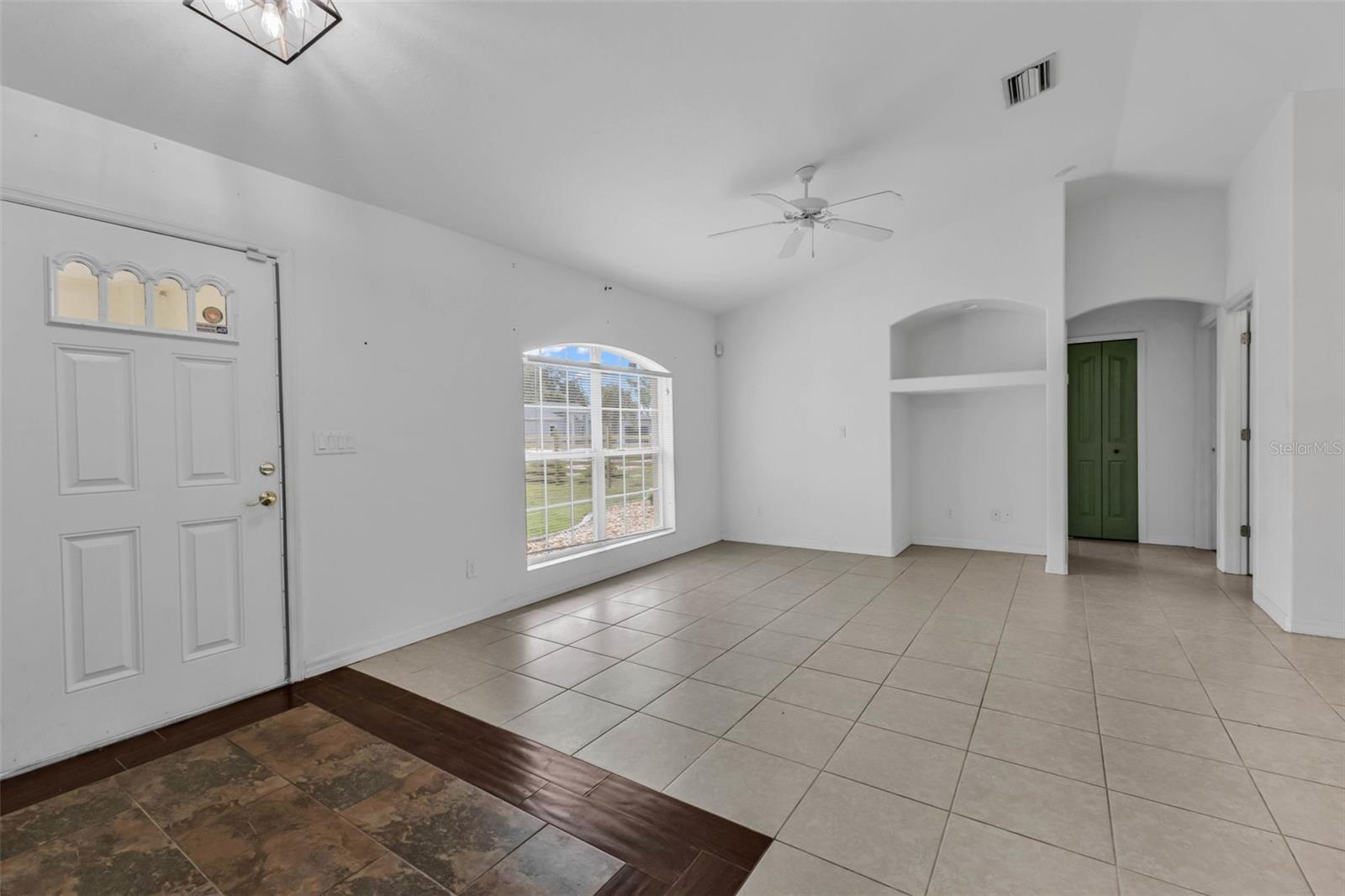 Listing photo id 3 for 1191 Nebraska Lane