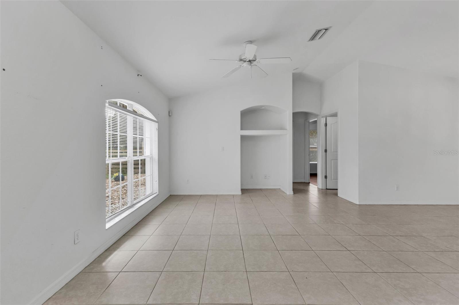 Listing photo id 4 for 1191 Nebraska Lane