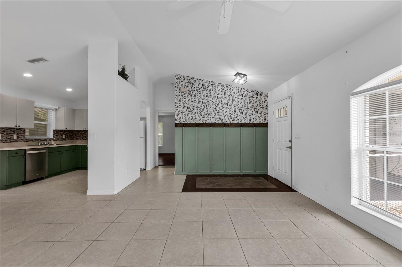 Listing photo id 5 for 1191 Nebraska Lane