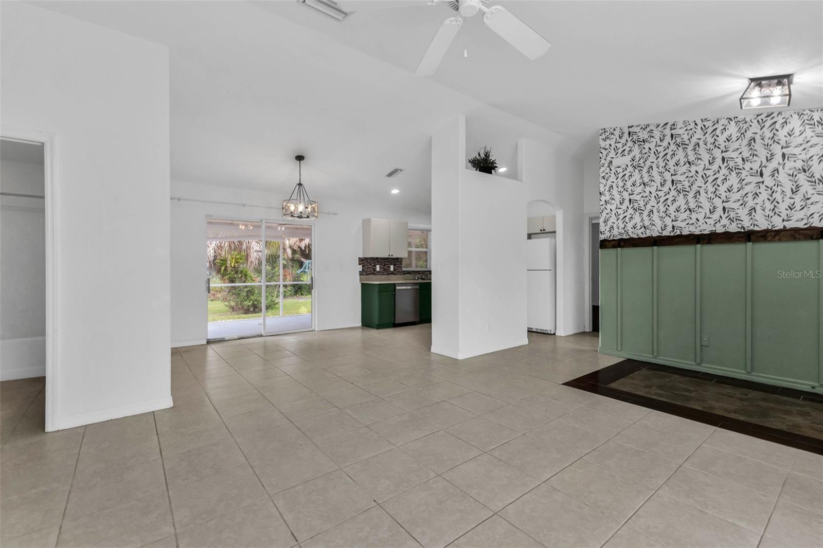 Listing photo id 6 for 1191 Nebraska Lane