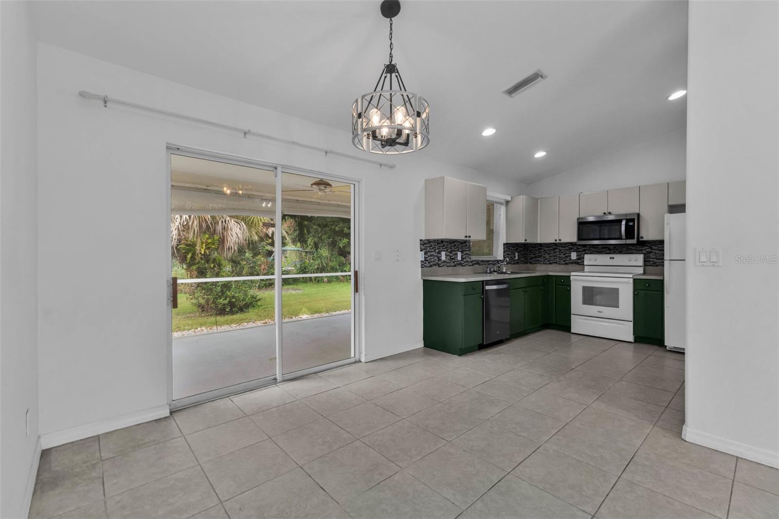 Listing photo id 7 for 1191 Nebraska Lane