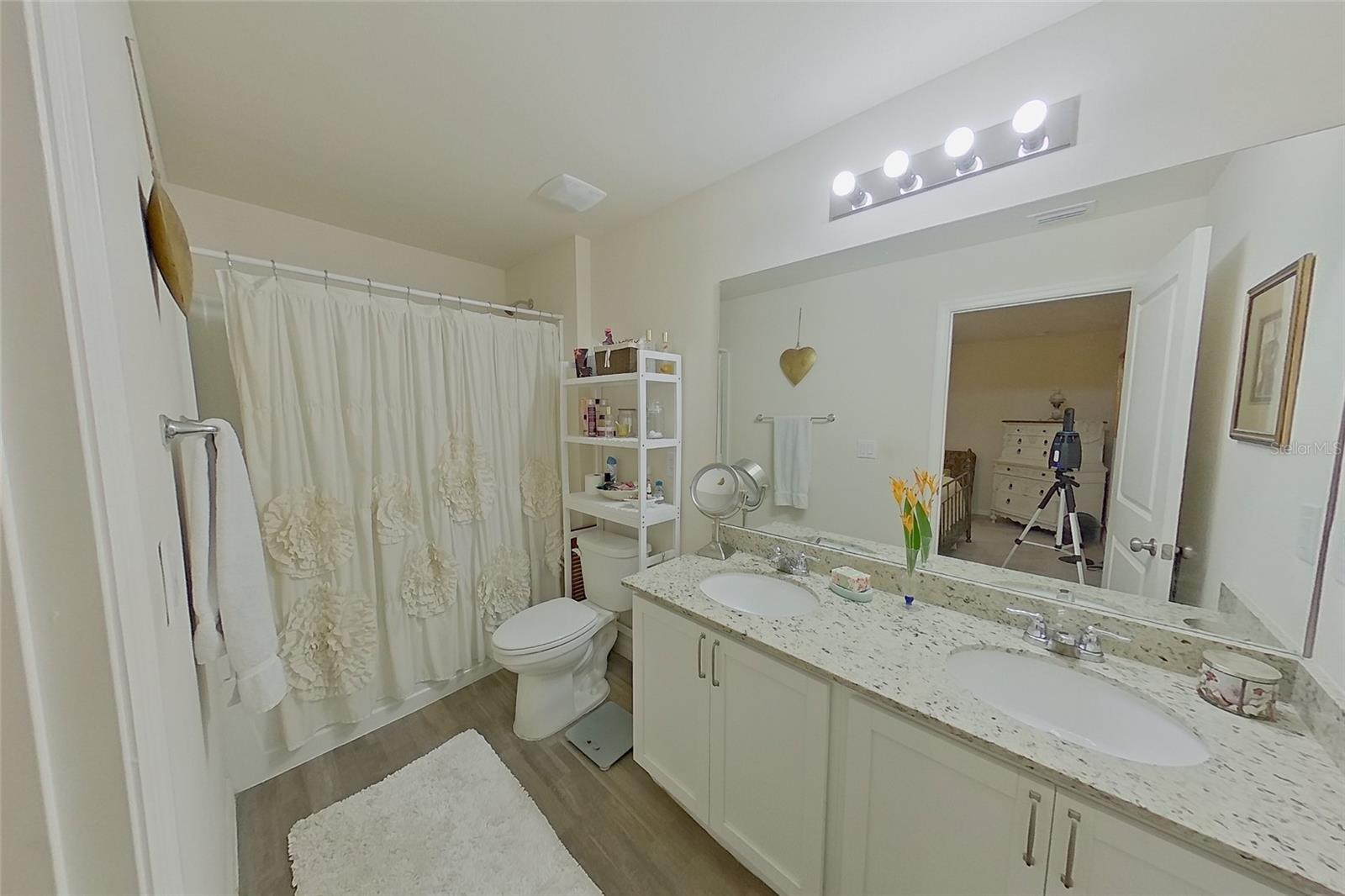 Image 10 of 27 For 1091 Cazenovia Street