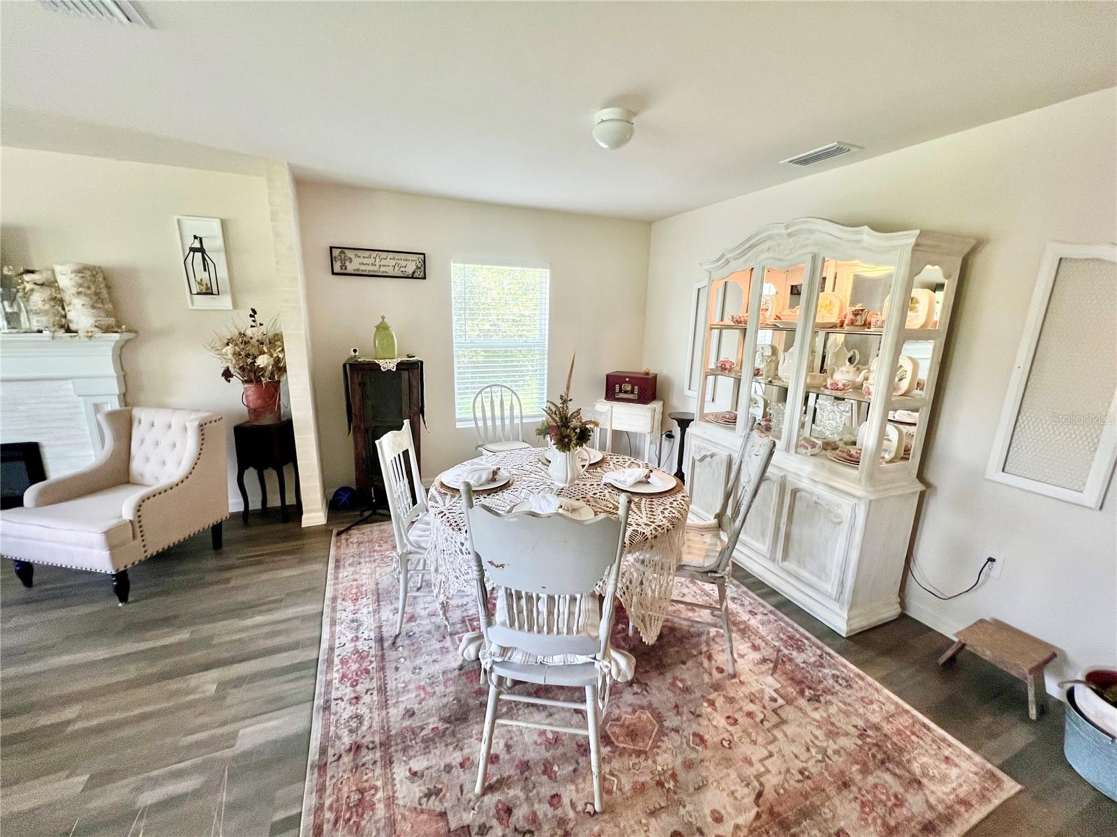 Image 13 of 27 For 1091 Cazenovia Street