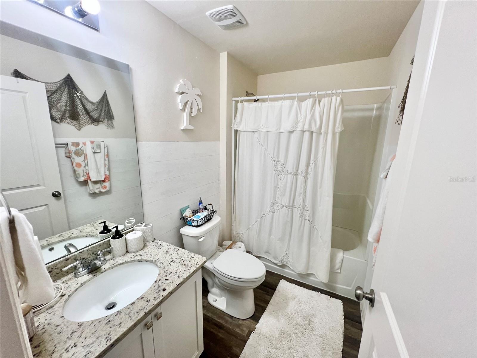 Image 15 of 27 For 1091 Cazenovia Street