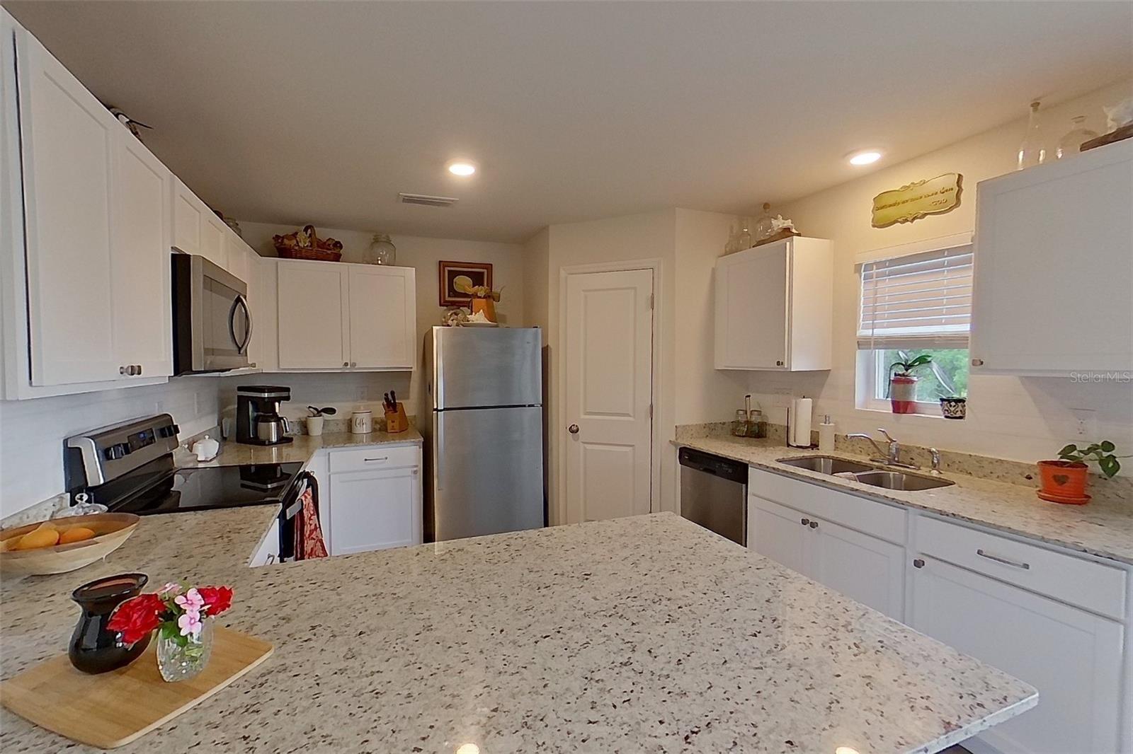 Image 17 of 27 For 1091 Cazenovia Street