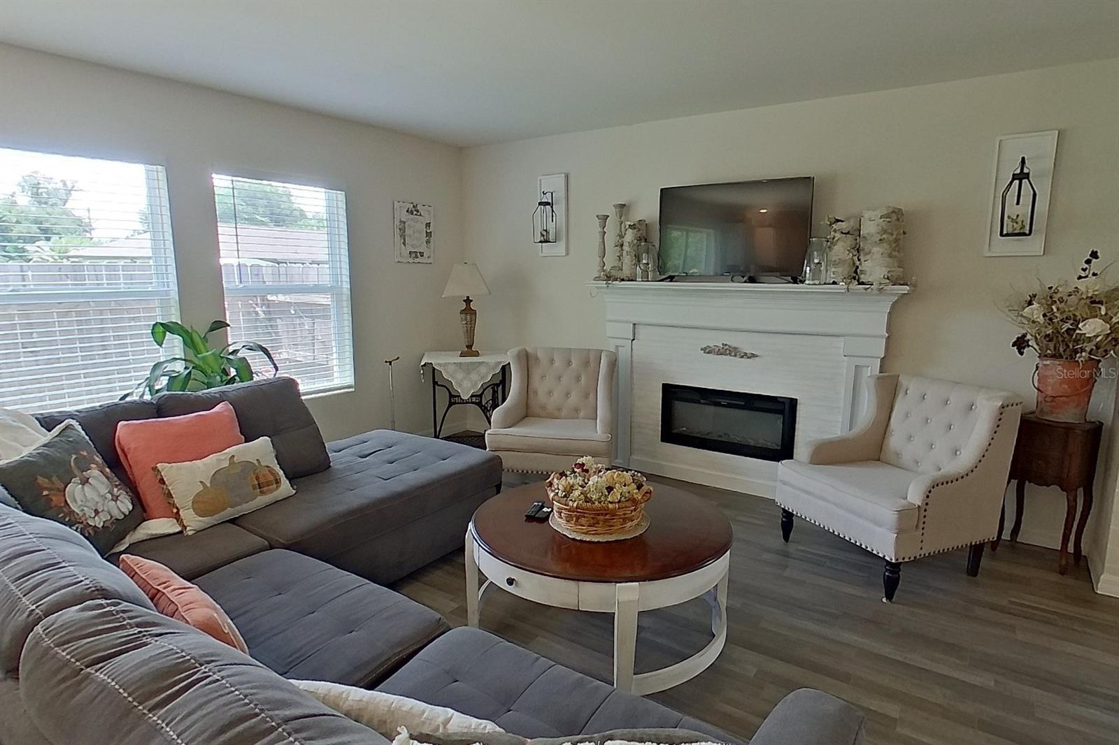 Image 5 of 27 For 1091 Cazenovia Street