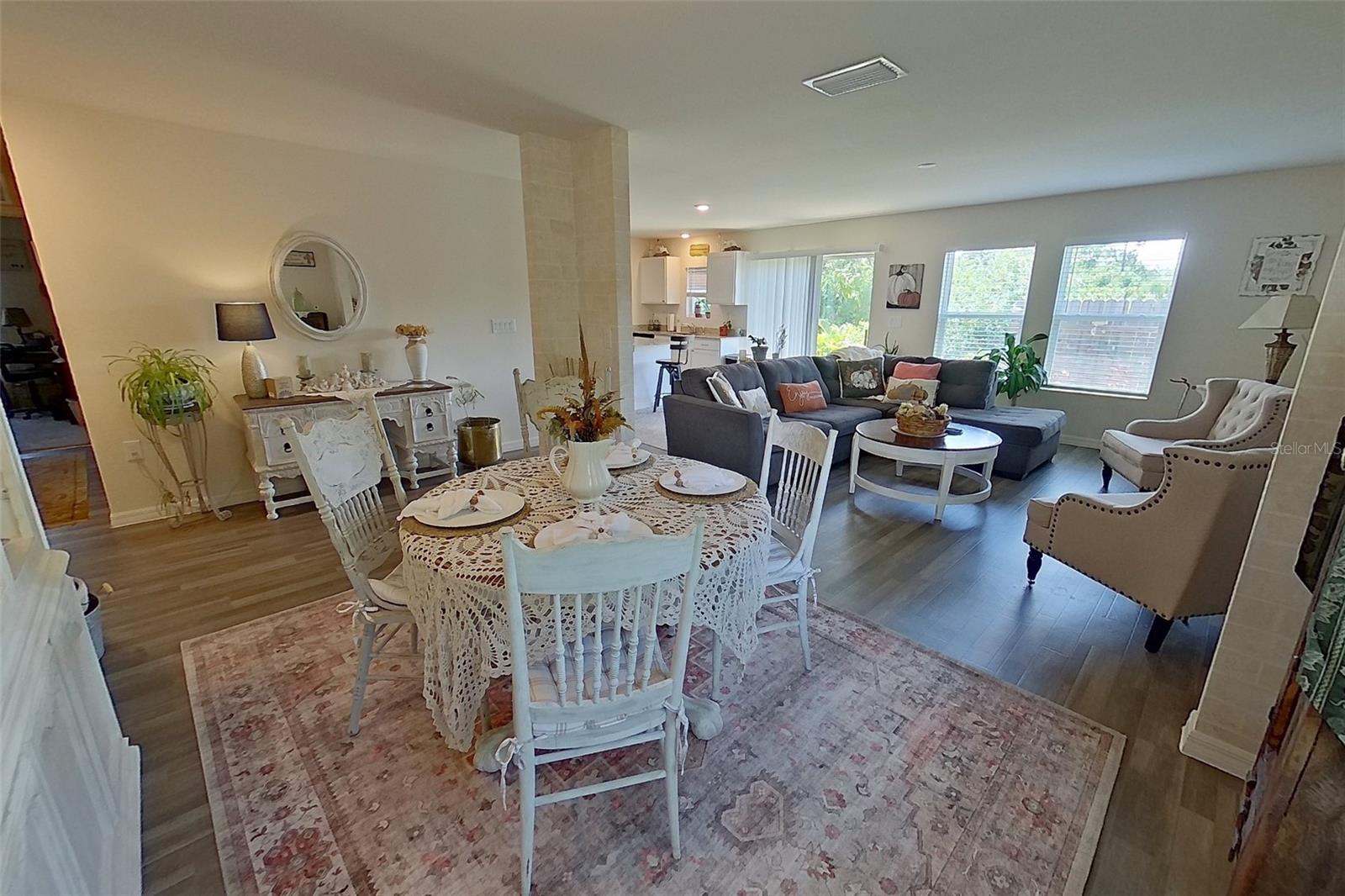 Image 7 of 27 For 1091 Cazenovia Street