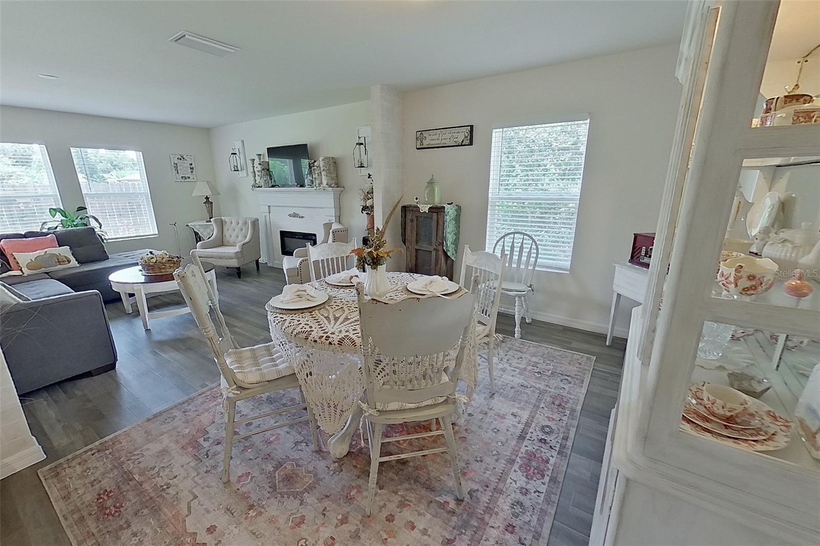 Image 8 of 27 For 1091 Cazenovia Street