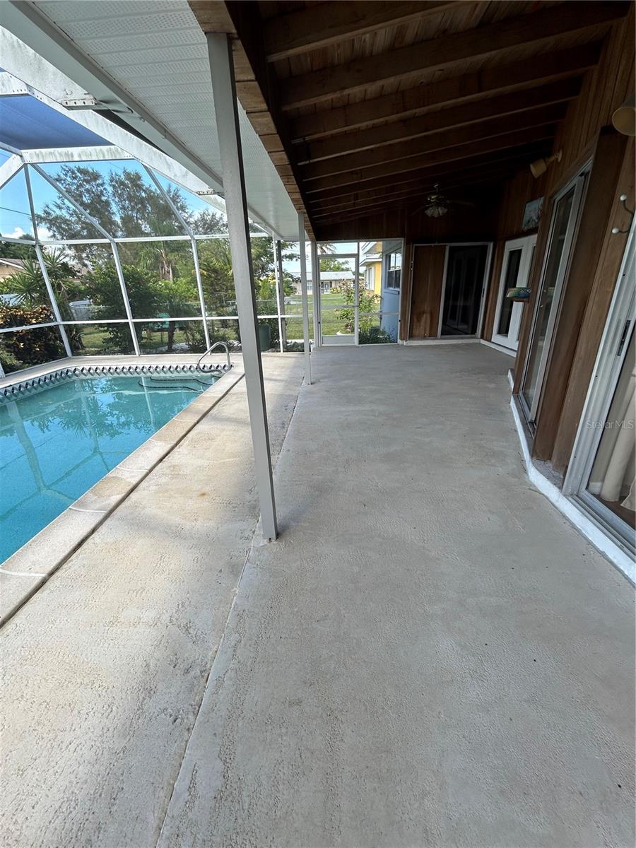 Image 18 of 21 For 579 Lakemont