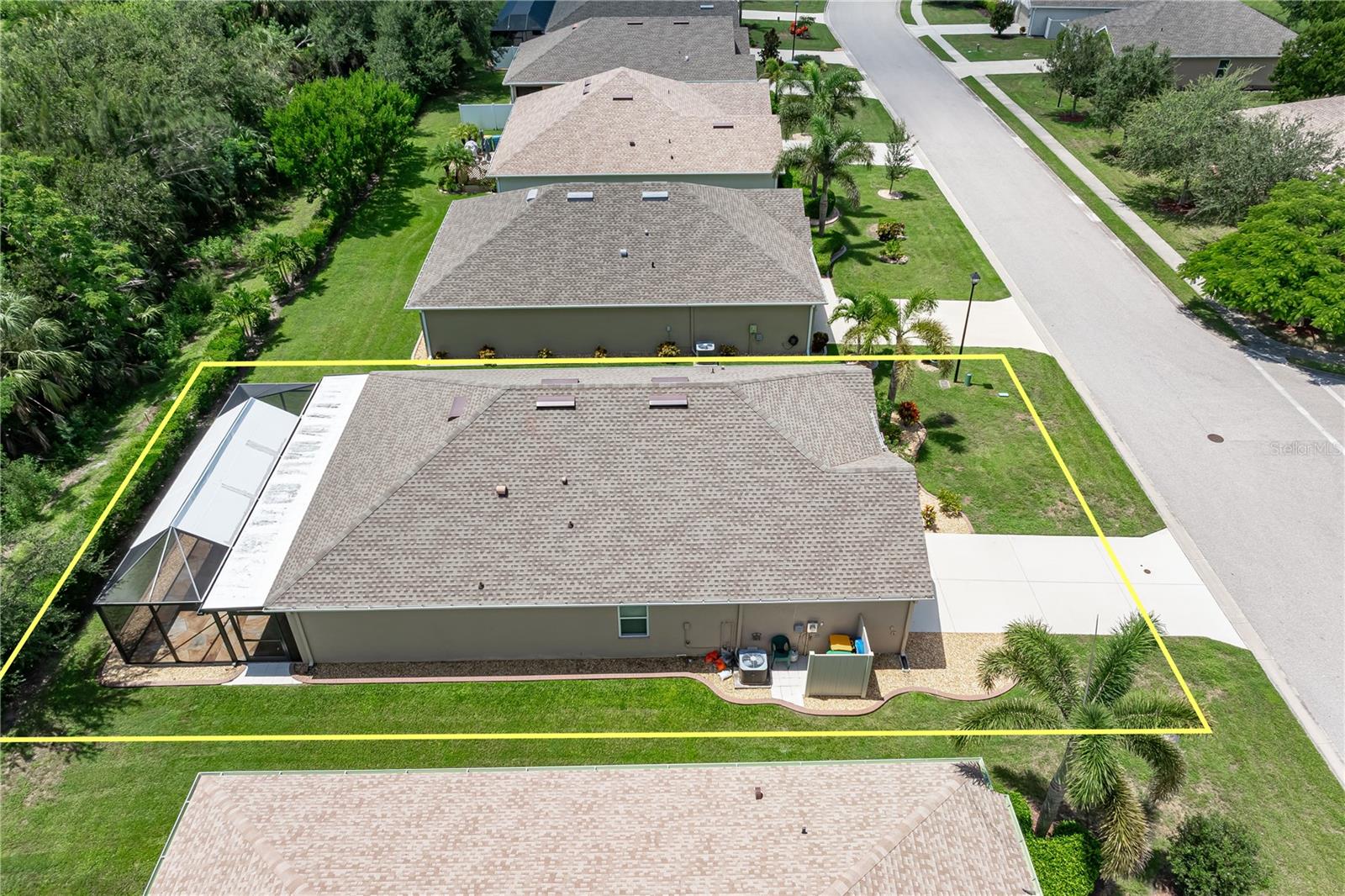 Image 15 of 73 For 7740 Mikasa Drive