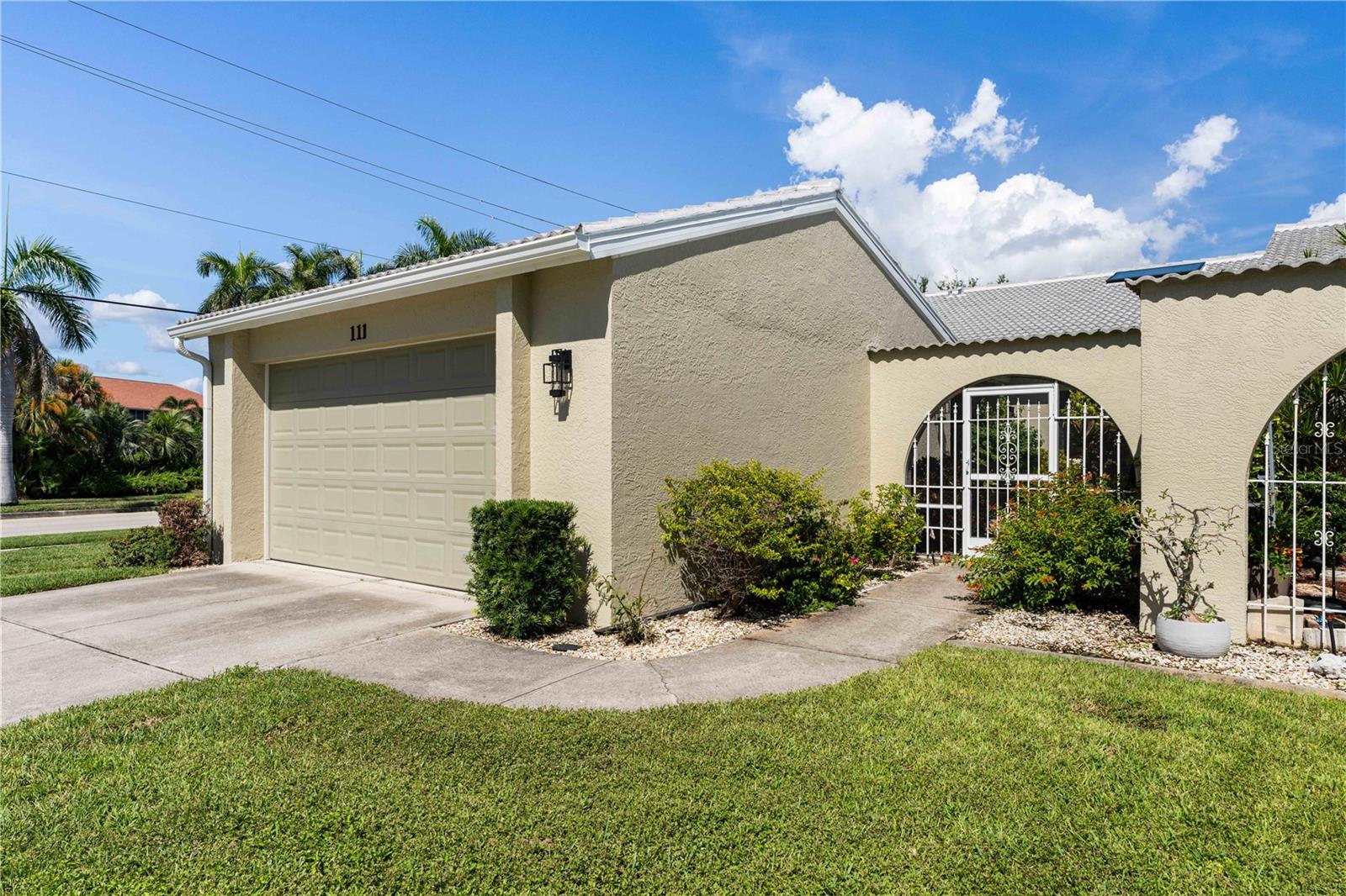 Image 17 of 65 For 2521 Marion Avenue 111
