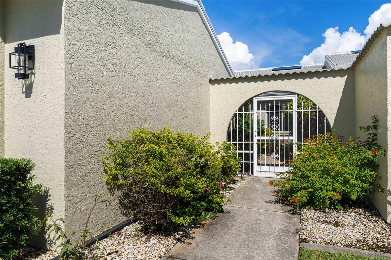 Image 18 of 65 For 2521 Marion Avenue 111
