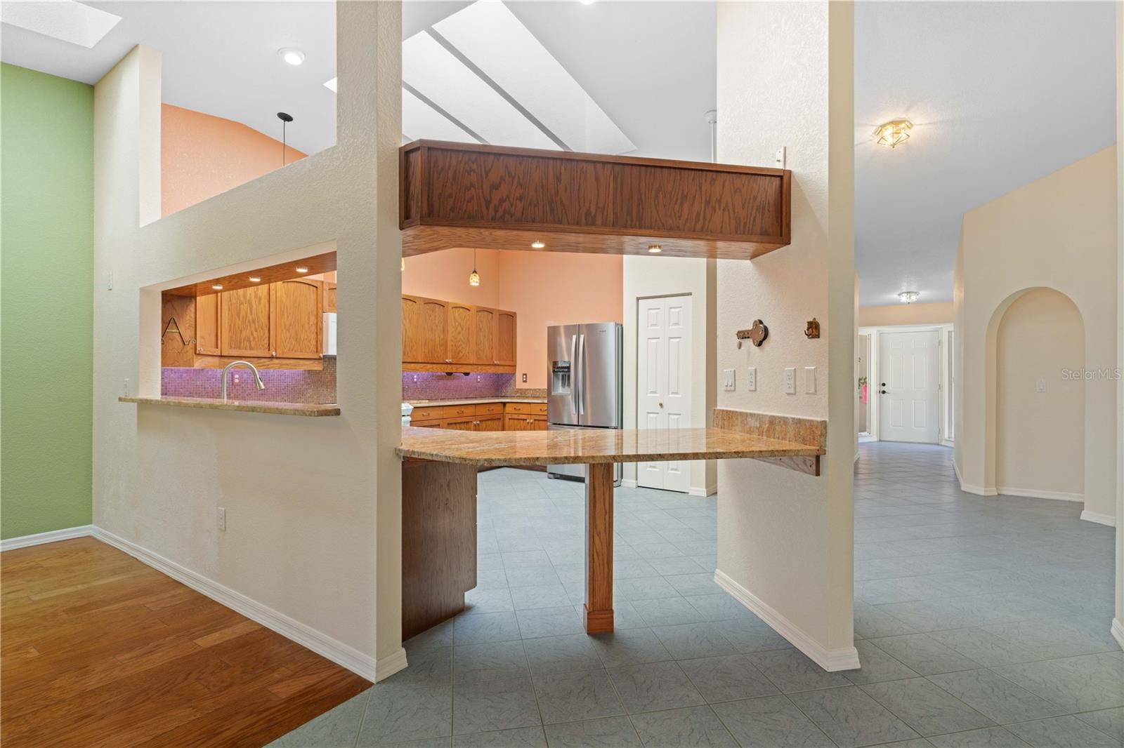Image 27 of 65 For 2521 Marion Avenue 111