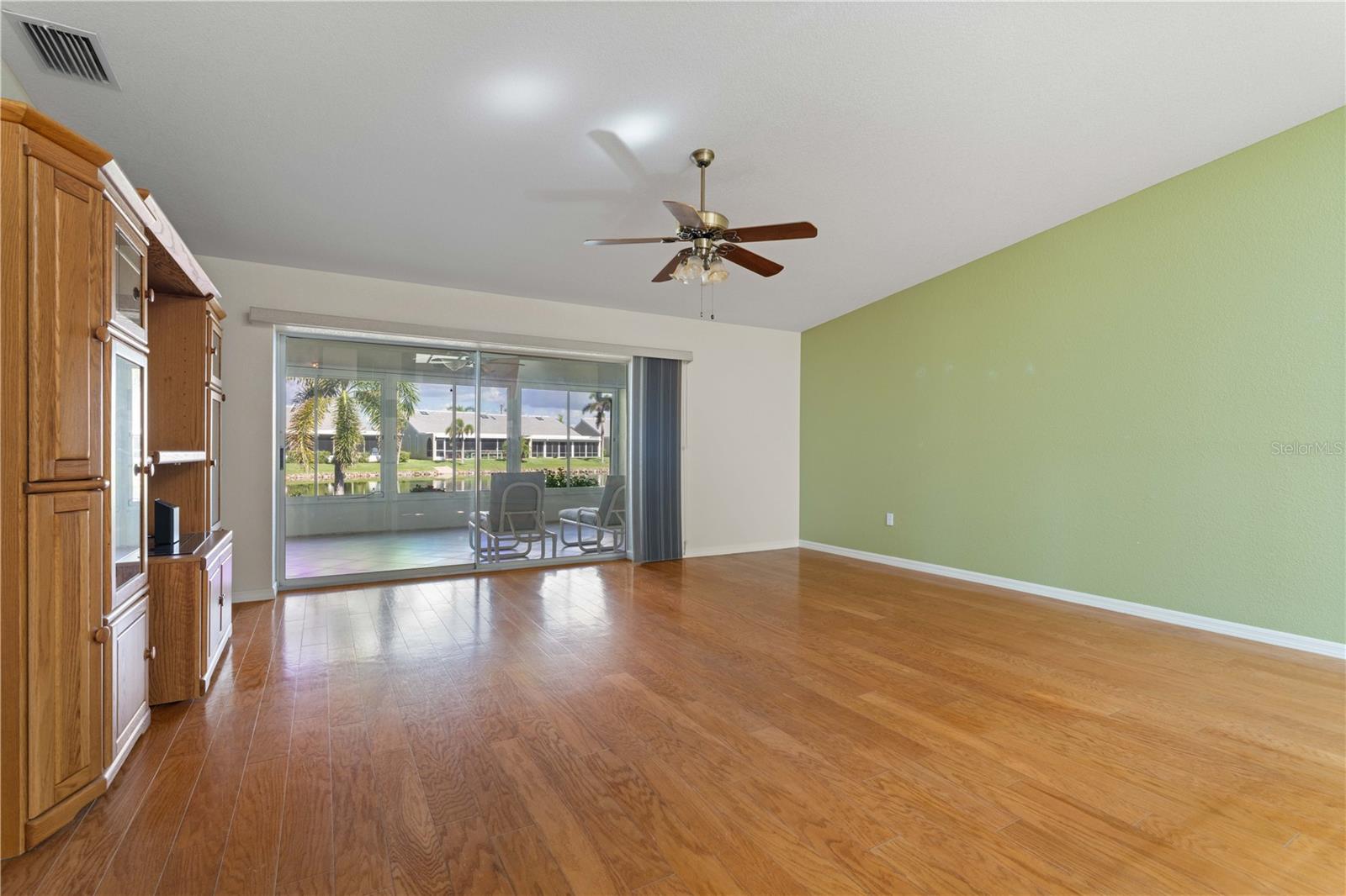 Image 32 of 65 For 2521 Marion Avenue 111
