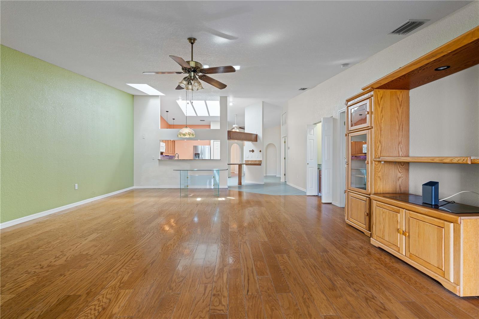 Image 35 of 65 For 2521 Marion Avenue 111