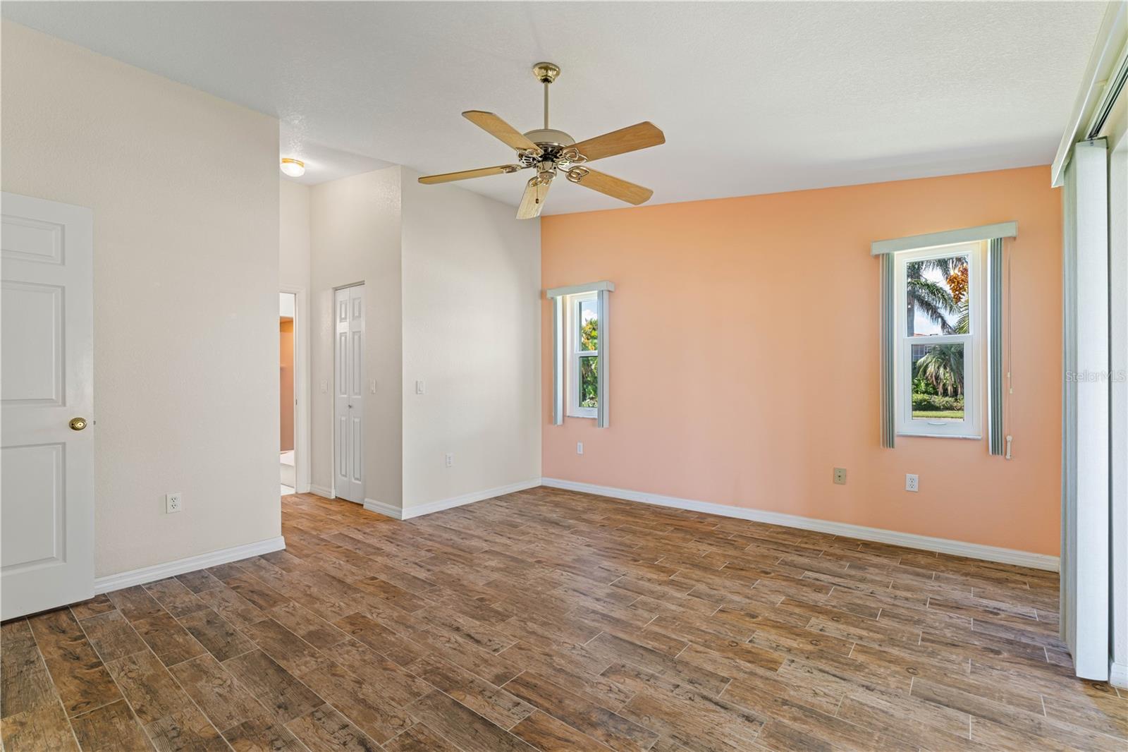 Image 37 of 65 For 2521 Marion Avenue 111