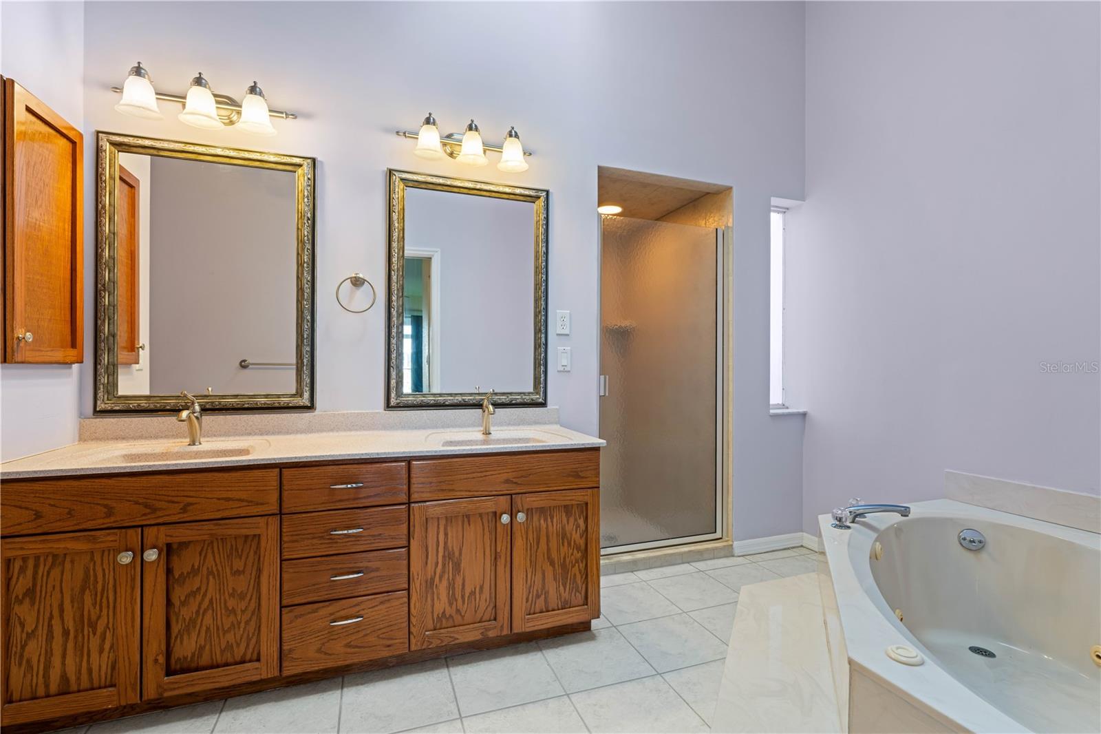 Image 39 of 65 For 2521 Marion Avenue 111