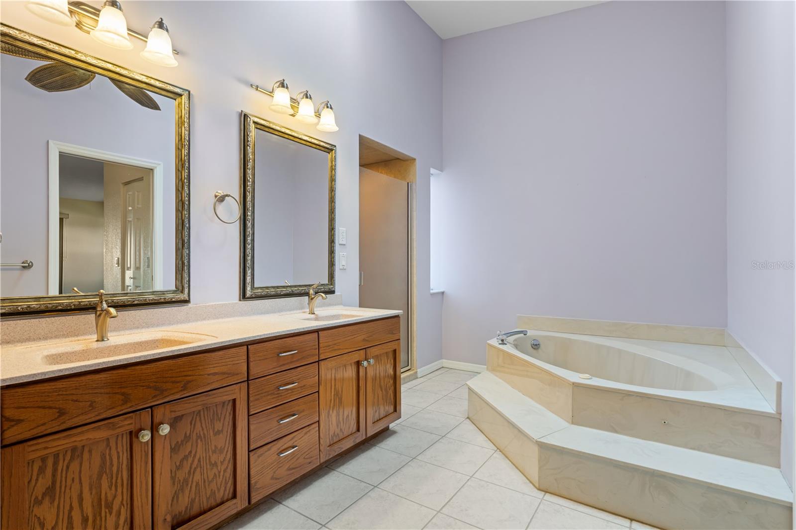 Image 40 of 65 For 2521 Marion Avenue 111